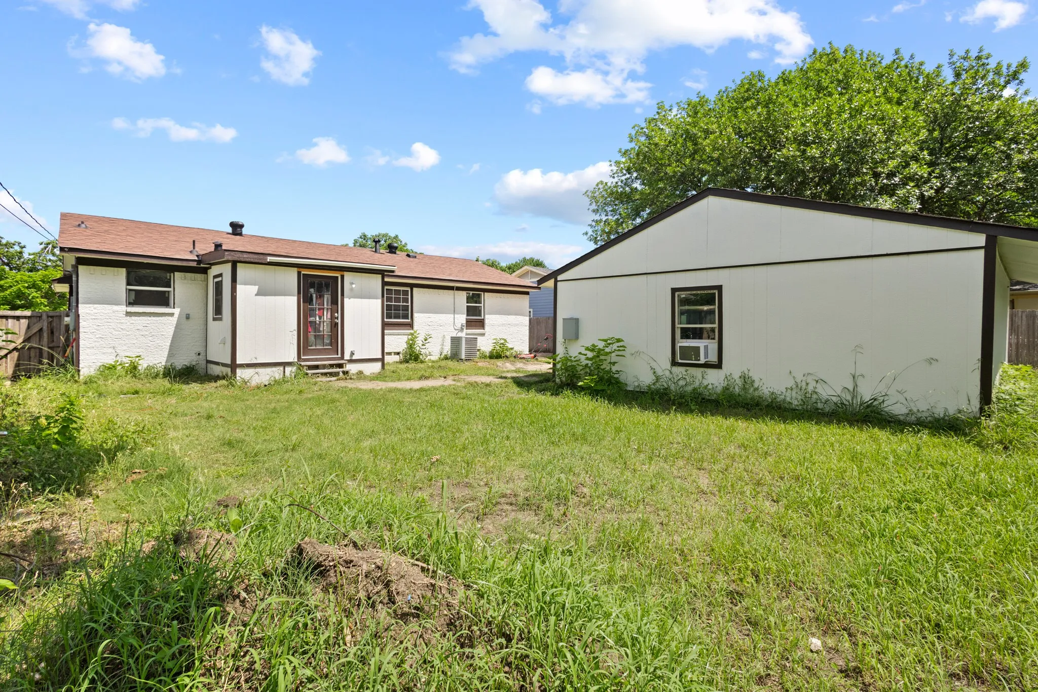 Single Family Residence For Sale in Dallas County , 1706 Summit Street, Mesquite, Texas 75149, 4 Bedroom, 3 Bathroom, Garage spaces, 1,363 Sqft, built in 1959, mls#21329027, Real Estate Agent in Mesquite, Homes For Sale in Dallas county, Homes For Sale in Mesquite, Realtor in Mesquite Texas, Real Estate Brokerage Independent Realty Texas, Luminita Cordes Realtor
