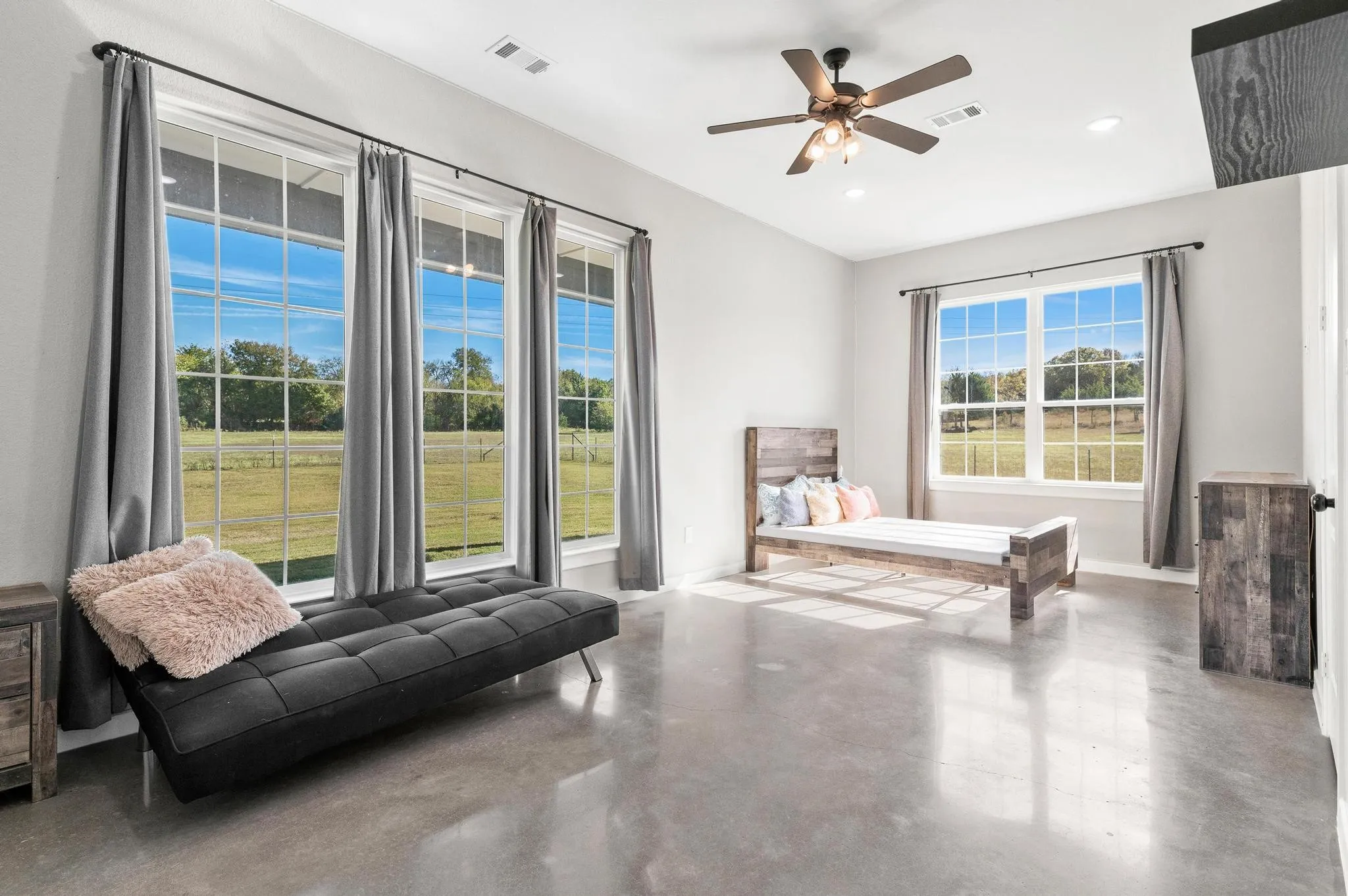 Single Family Residence For Sale in Grayson County , 856 Yowell Hill Road, Whitewright, Texas 75491, 4 Bedroom, 4 Bathroom, 2 Garage spaces, 2,556 Sqft, built in 2022, mls#21327447, Real Estate Agent in Whitewright, Homes For Sale in Grayson county, Homes For Sale in Whitewright, Realtor in Whitewright Texas, Real Estate Brokerage Independent Realty Texas, Luminita Cordes Realtor