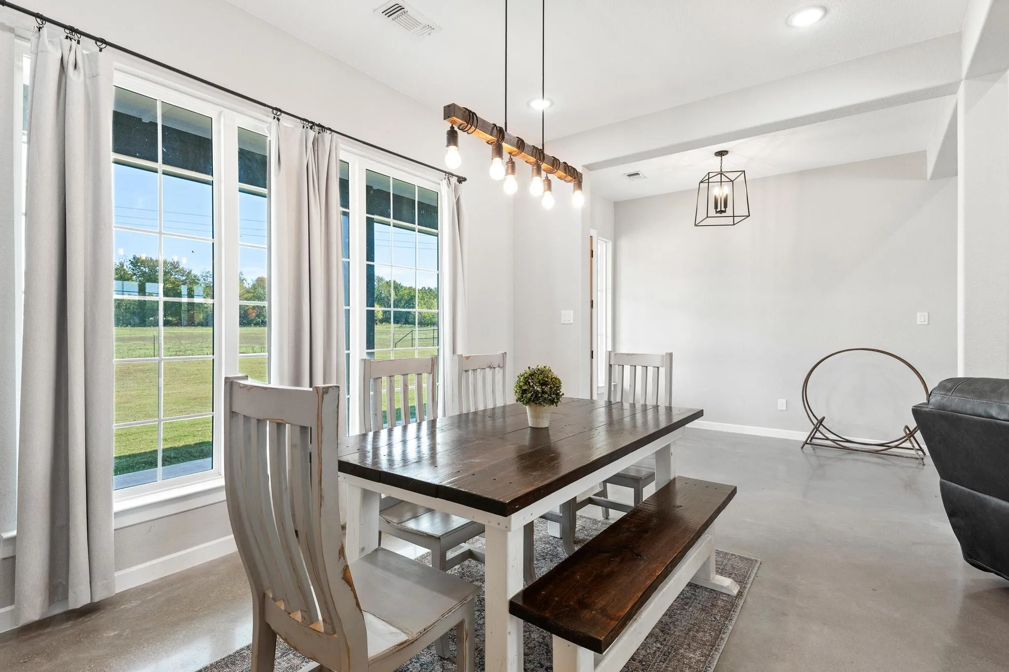 Single Family Residence For Sale in Grayson County , 856 Yowell Hill Road, Whitewright, Texas 75491, 4 Bedroom, 4 Bathroom, 2 Garage spaces, 2,556 Sqft, built in 2022, mls#21327447, Real Estate Agent in Whitewright, Homes For Sale in Grayson county, Homes For Sale in Whitewright, Realtor in Whitewright Texas, Real Estate Brokerage Independent Realty Texas, Luminita Cordes Realtor