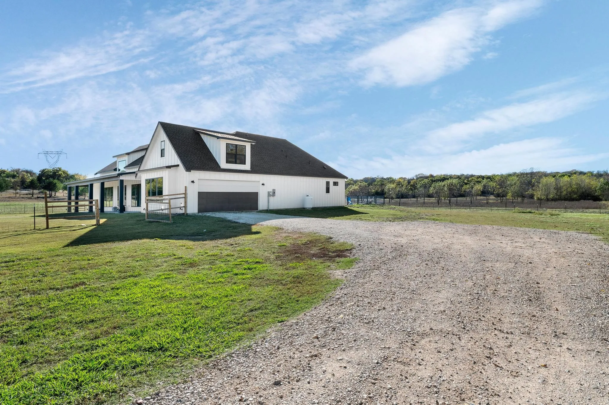 Single Family Residence For Sale in Grayson County , 856 Yowell Hill Road, Whitewright, Texas 75491, 4 Bedroom, 4 Bathroom, 2 Garage spaces, 2,556 Sqft, built in 2022, mls#21327447, Real Estate Agent in Whitewright, Homes For Sale in Grayson county, Homes For Sale in Whitewright, Realtor in Whitewright Texas, Real Estate Brokerage Independent Realty Texas, Luminita Cordes Realtor