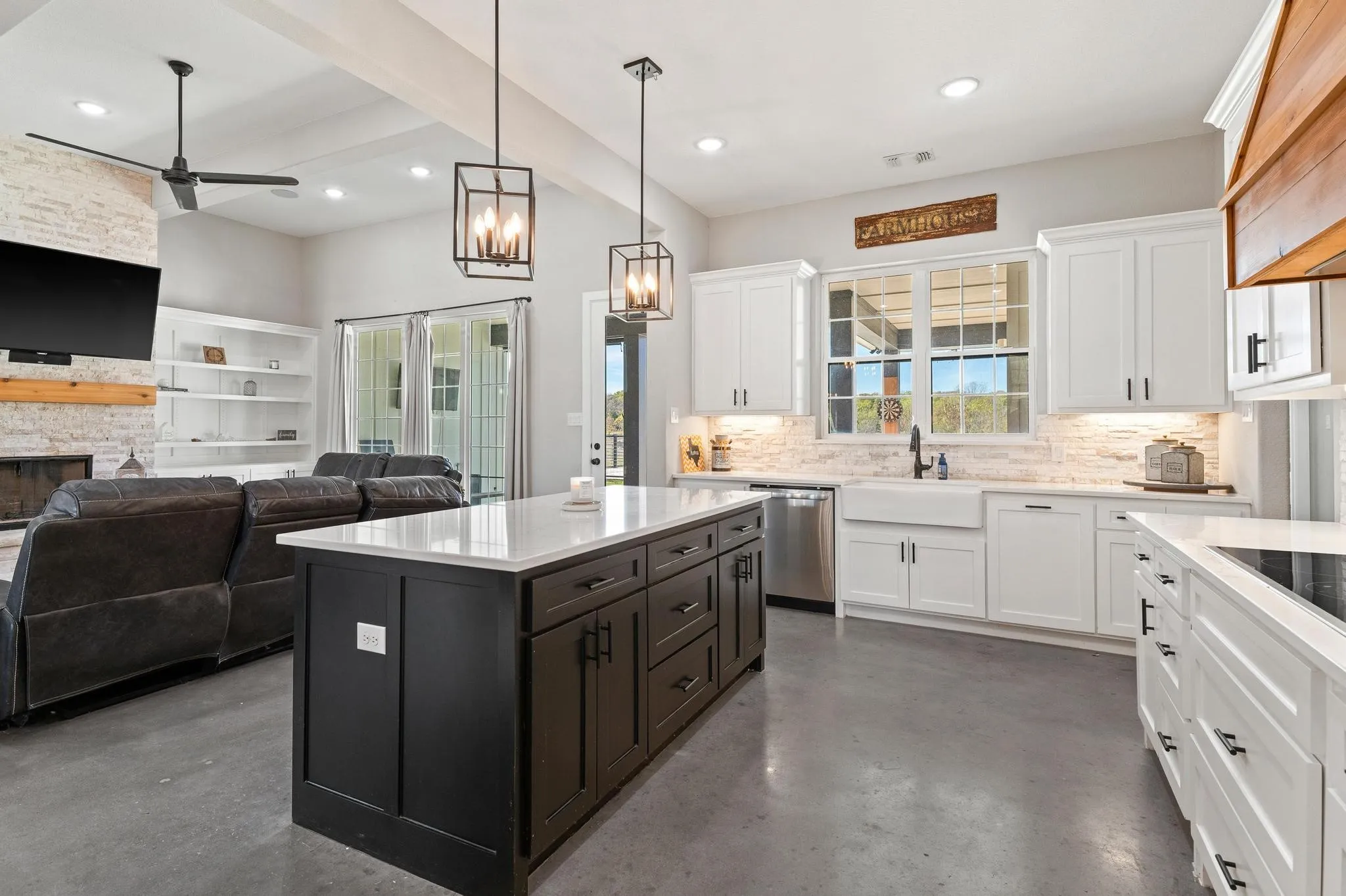 Single Family Residence For Sale in Grayson County , 856 Yowell Hill Road, Whitewright, Texas 75491, 4 Bedroom, 4 Bathroom, 2 Garage spaces, 2,556 Sqft, built in 2022, mls#21327447, Real Estate Agent in Whitewright, Homes For Sale in Grayson county, Homes For Sale in Whitewright, Realtor in Whitewright Texas, Real Estate Brokerage Independent Realty Texas, Luminita Cordes Realtor