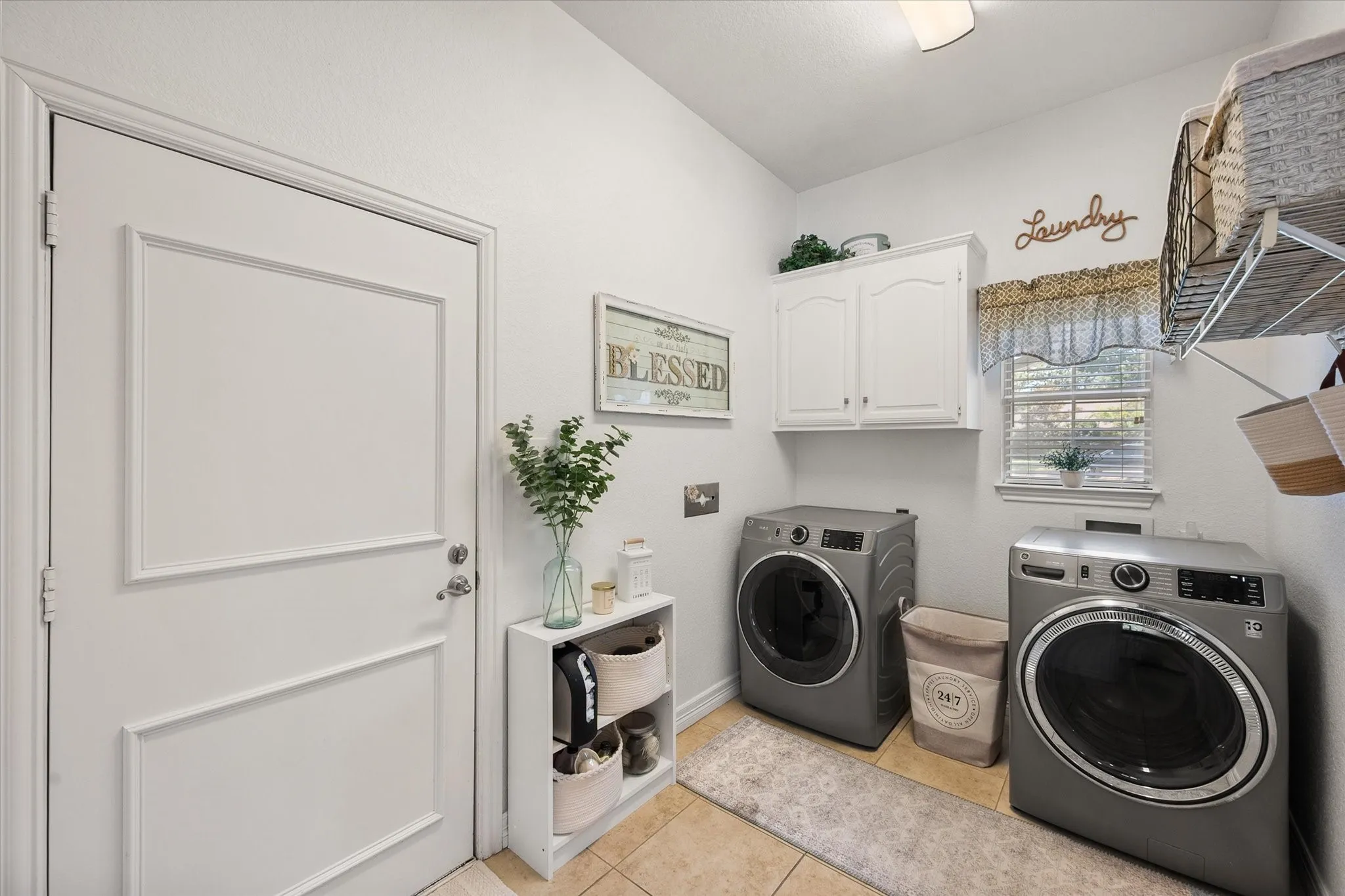 Single Family Residence For Sale in Tarrant County , 1133 Wales Drive, Keller, Texas 76248, 5 Bedroom, 4 Bathroom, 3 Garage spaces, 4,047 Sqft, built in 1992, mls#21328301, Real Estate Agent in Keller, Homes For Sale in Tarrant county, Homes For Sale in Keller, Realtor in Keller Texas, Real Estate Brokerage Independent Realty Texas, Luminita Cordes Realtor
