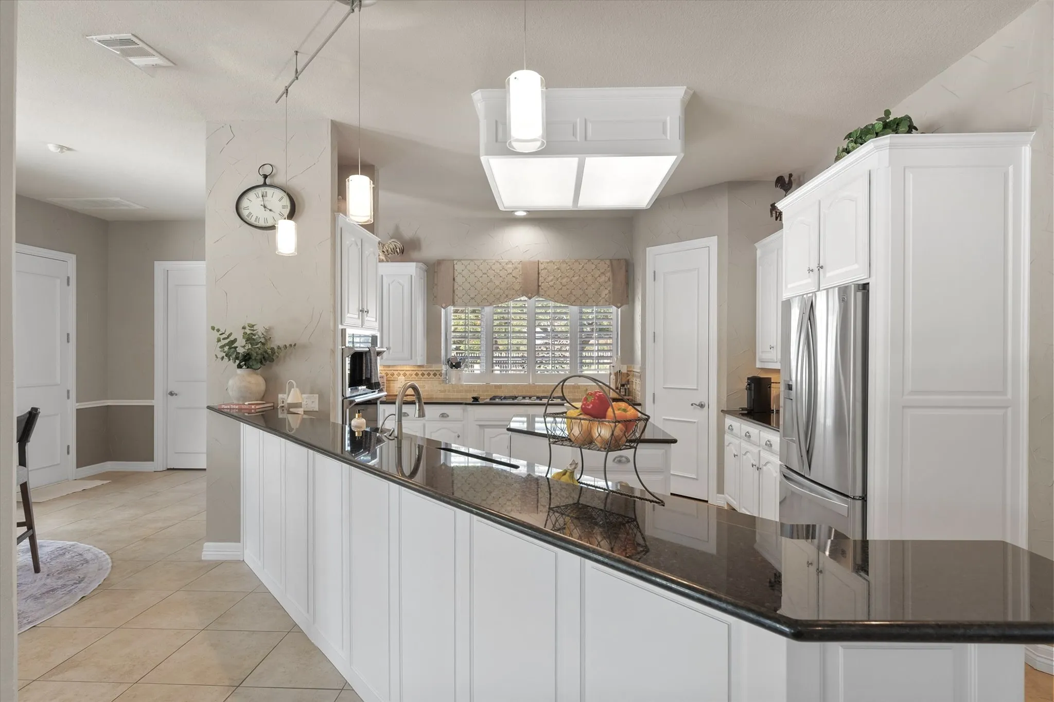 Large bar top for entertaining