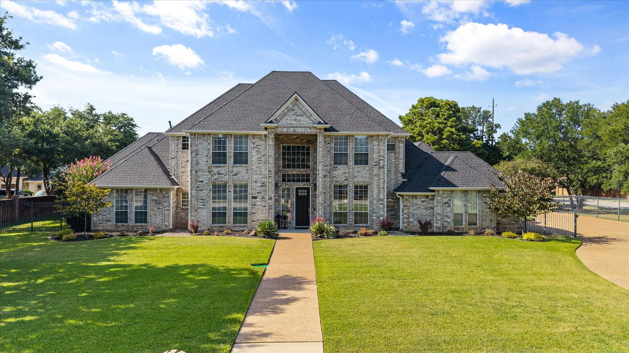 Single Family Residence For Sale in Tarrant County , 1133 Wales Drive, Keller, Texas 76248, 5 Bedroom, 4 Bathroom, 3 Garage spaces, 4,047 Sqft, built in 1992, mls#21328301, Real Estate Agent in Keller, Homes For Sale in Tarrant county, Homes For Sale in Keller, Realtor in Keller Texas, Real Estate Brokerage Independent Realty Texas, Luminita Cordes Realtor