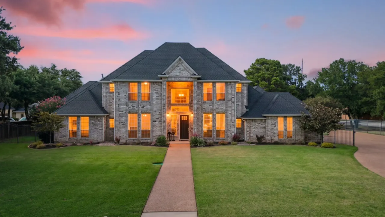 Single Family Residence For Sale in Tarrant County , 1133 Wales Drive, Keller, Texas 76248, 5 Bedroom, 4 Bathroom, 3 Garage spaces, 4,047 Sqft, built in 1992, mls#21328301, Real Estate Agent in Keller, Homes For Sale in Tarrant county, Homes For Sale in Keller, Realtor in Keller Texas, Real Estate Brokerage Independent Realty Texas, Luminita Cordes Realtor