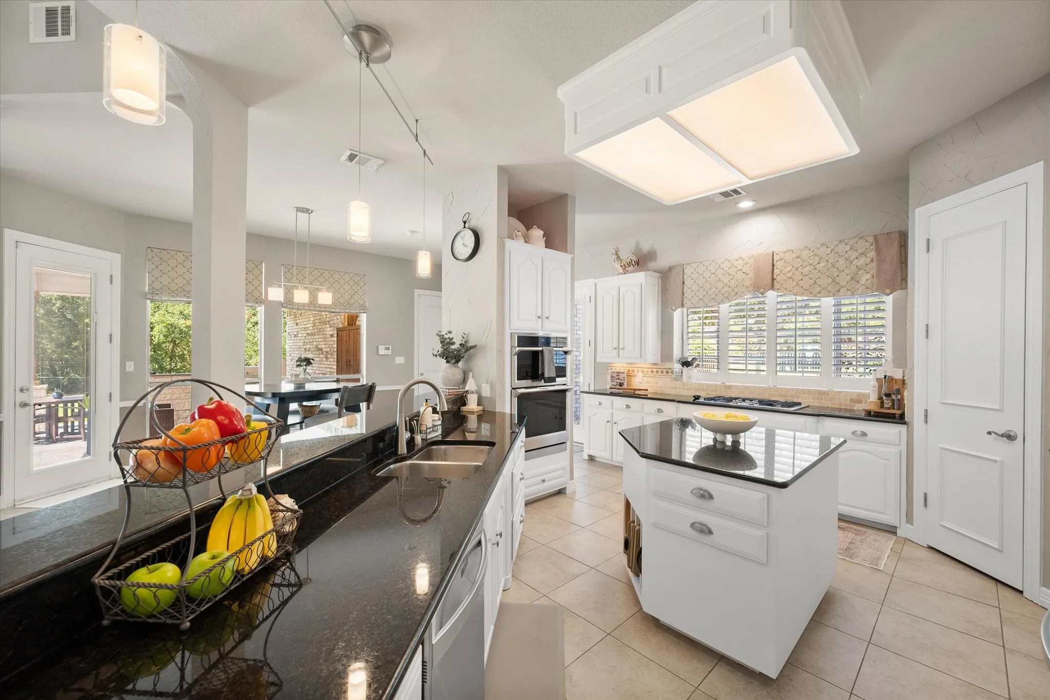 Single Family Residence For Sale in Tarrant County , 1133 Wales Drive, Keller, Texas 76248, 5 Bedroom, 4 Bathroom, 3 Garage spaces, 4,047 Sqft, built in 1992, mls#21328301, Real Estate Agent in Keller, Homes For Sale in Tarrant county, Homes For Sale in Keller, Realtor in Keller Texas, Real Estate Brokerage Independent Realty Texas, Luminita Cordes Realtor
