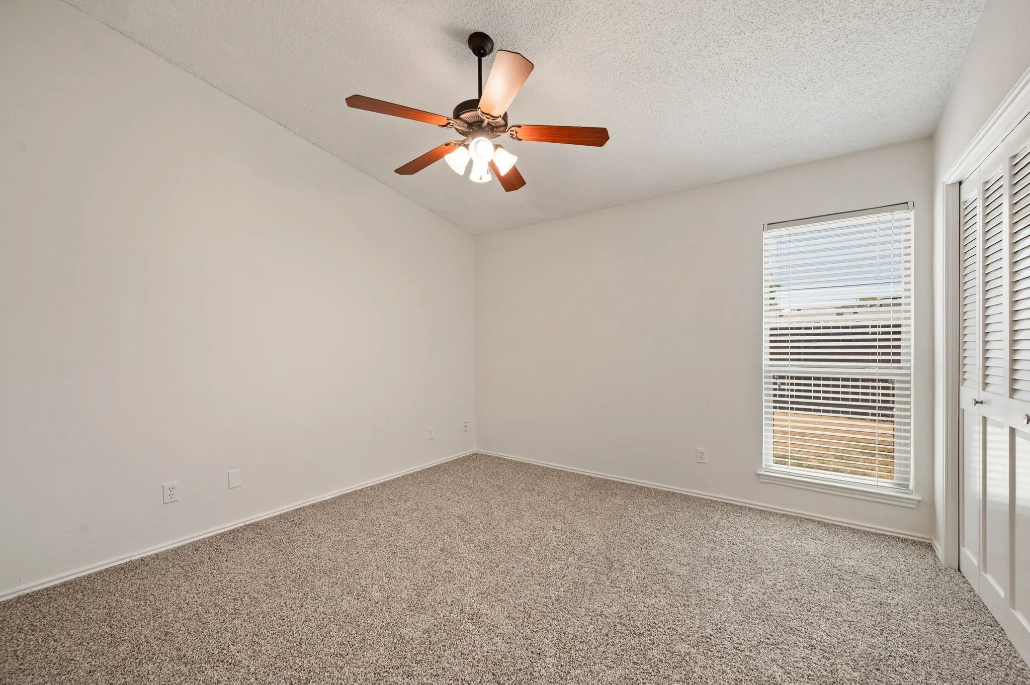 Condominium For Rent in Tarrant County , 2010 Cottage Oak Lane 2010, Colleyville, Texas 76034, 2 Bedroom, 2 Bathroom, Garage spaces, 1,083 Sqft, built in 1983, mls#21329015, Real Estate Agent in Colleyville, Homes For Rent in Tarrant county, Homes For Rent in Colleyville, Realtor in Colleyville Texas, Real Estate Brokerage Independent Realty Texas, Luminita Cordes Realtor
