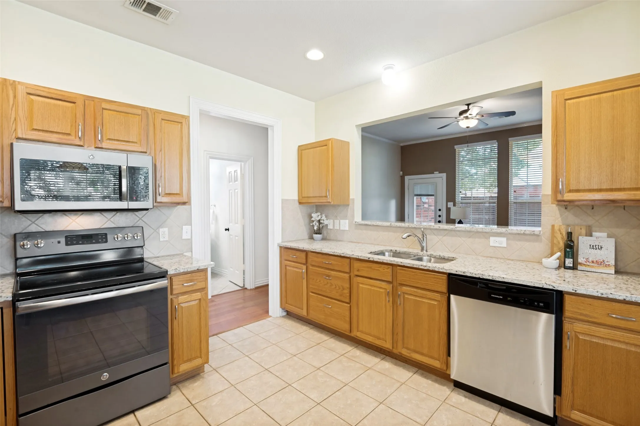 Single Family Residence For Sale in Collin County , 4252 Sun Creek Court, Plano, Texas 75093, 4 Bedroom, 3 Bathroom, 2 Garage spaces, 2,363 Sqft, built in 2000, mls#21316659, Real Estate Agent in Plano, Homes For Sale in Collin county, Homes For Sale in Plano, Realtor in Plano Texas, Real Estate Brokerage Independent Realty Texas, Luminita Cordes Realtor