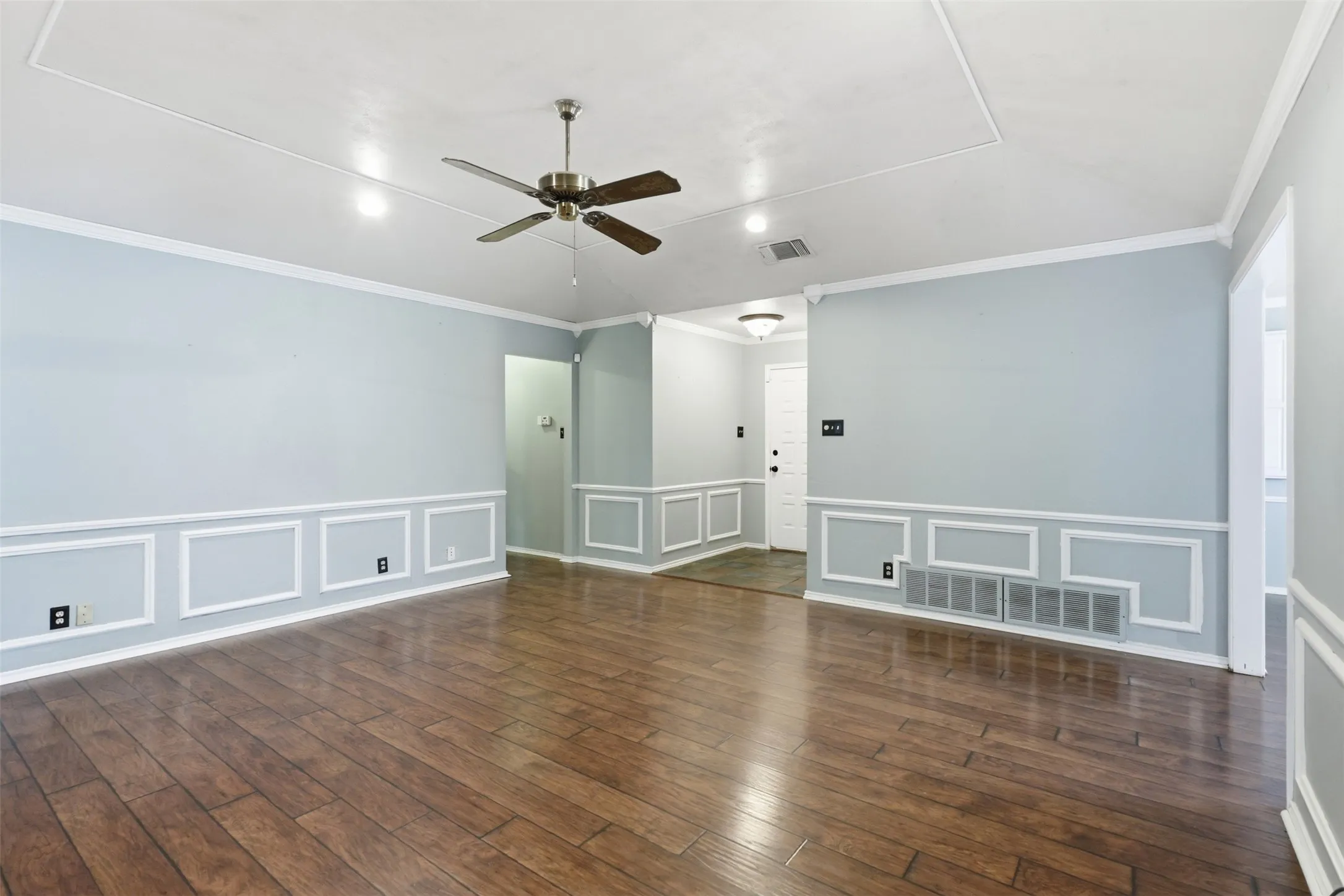 Single Family Residence For Sale in Tarrant County , 8205 Alsace Court, Fort Worth, Texas 76134, 3 Bedroom, 2 Bathroom, 2 Garage spaces, 1,577 Sqft, built in 1984, mls#21326611, Real Estate Agent in Fort Worth, Homes For Sale in Tarrant county, Homes For Sale in Fort Worth, Realtor in Fort Worth Texas, Real Estate Brokerage Independent Realty Texas, Luminita Cordes Realtor