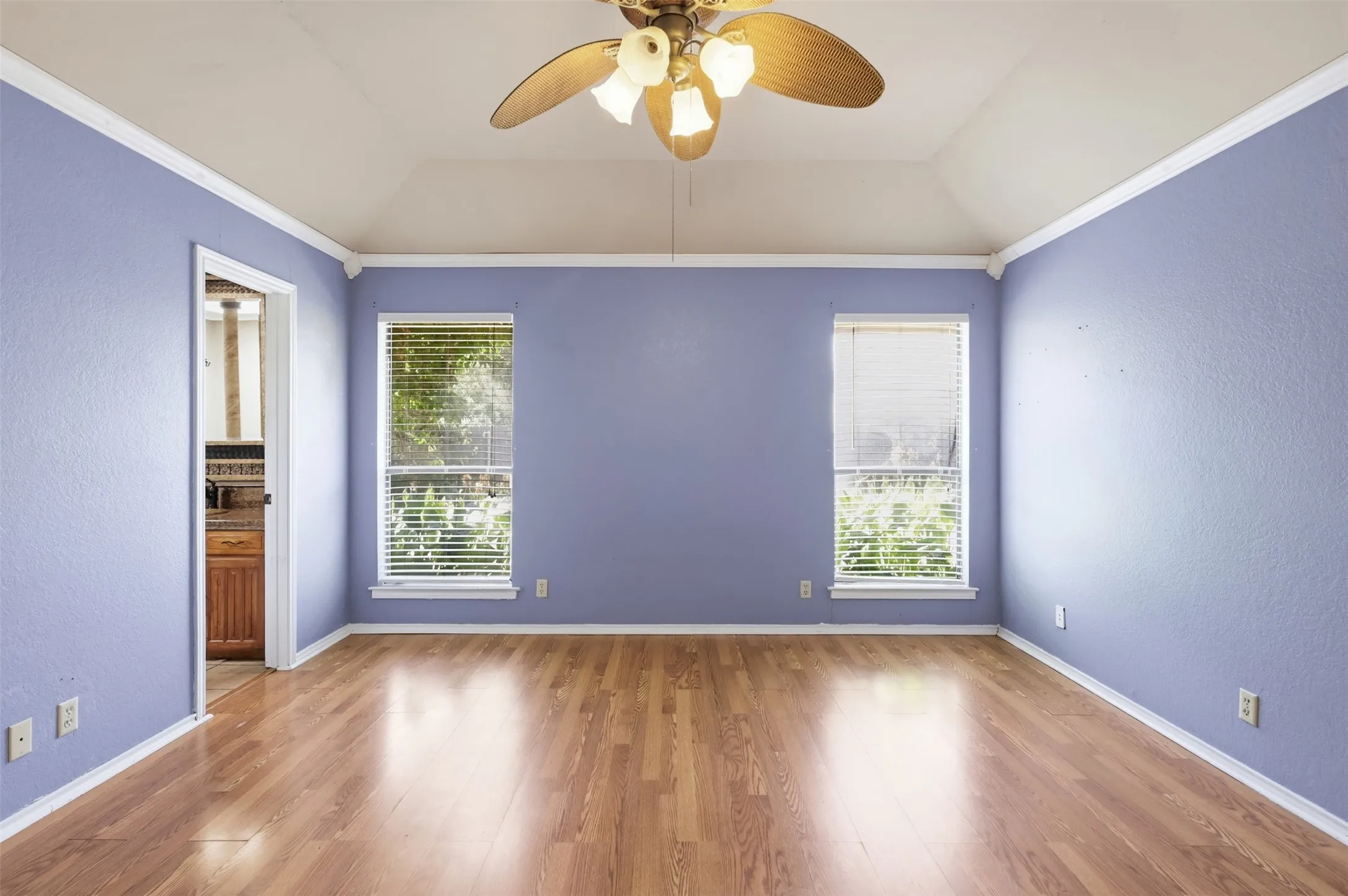 Single Family Residence For Sale in Tarrant County , 8205 Alsace Court, Fort Worth, Texas 76134, 3 Bedroom, 2 Bathroom, 2 Garage spaces, 1,577 Sqft, built in 1984, mls#21326611, Real Estate Agent in Fort Worth, Homes For Sale in Tarrant county, Homes For Sale in Fort Worth, Realtor in Fort Worth Texas, Real Estate Brokerage Independent Realty Texas, Luminita Cordes Realtor