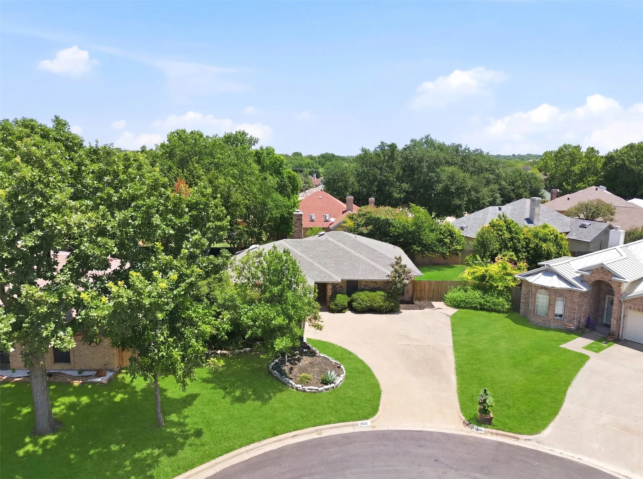Single Family Residence For Sale in Tarrant County , 8205 Alsace Court, Fort Worth, Texas 76134, 3 Bedroom, 2 Bathroom, 2 Garage spaces, 1,577 Sqft, built in 1984, mls#21326611, Real Estate Agent in Fort Worth, Homes For Sale in Tarrant county, Homes For Sale in Fort Worth, Realtor in Fort Worth Texas, Real Estate Brokerage Independent Realty Texas, Luminita Cordes Realtor