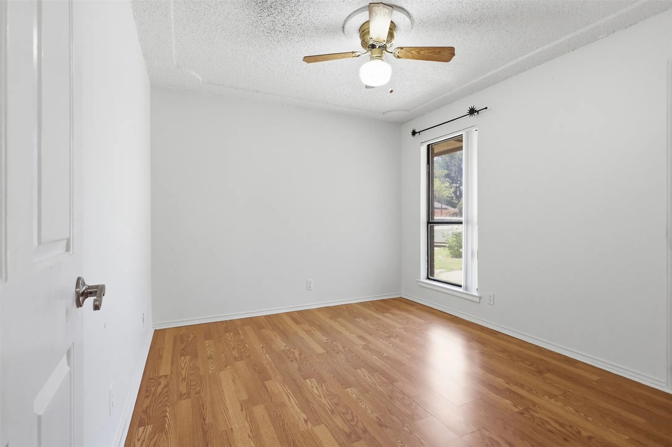 Single Family Residence For Sale in Tarrant County , 8205 Alsace Court, Fort Worth, Texas 76134, 3 Bedroom, 2 Bathroom, 2 Garage spaces, 1,577 Sqft, built in 1984, mls#21326611, Real Estate Agent in Fort Worth, Homes For Sale in Tarrant county, Homes For Sale in Fort Worth, Realtor in Fort Worth Texas, Real Estate Brokerage Independent Realty Texas, Luminita Cordes Realtor