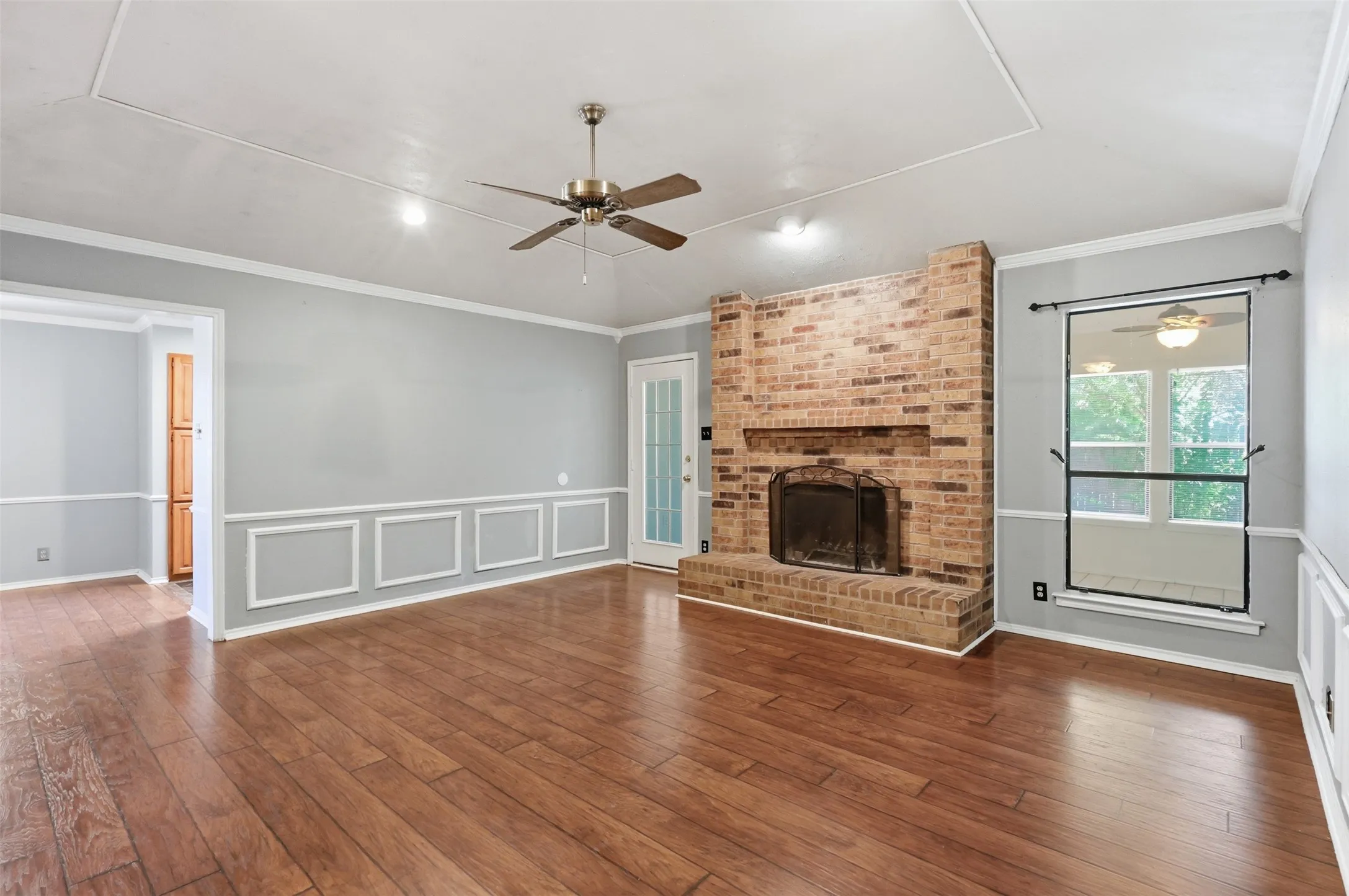 Single Family Residence For Sale in Tarrant County , 8205 Alsace Court, Fort Worth, Texas 76134, 3 Bedroom, 2 Bathroom, 2 Garage spaces, 1,577 Sqft, built in 1984, mls#21326611, Real Estate Agent in Fort Worth, Homes For Sale in Tarrant county, Homes For Sale in Fort Worth, Realtor in Fort Worth Texas, Real Estate Brokerage Independent Realty Texas, Luminita Cordes Realtor