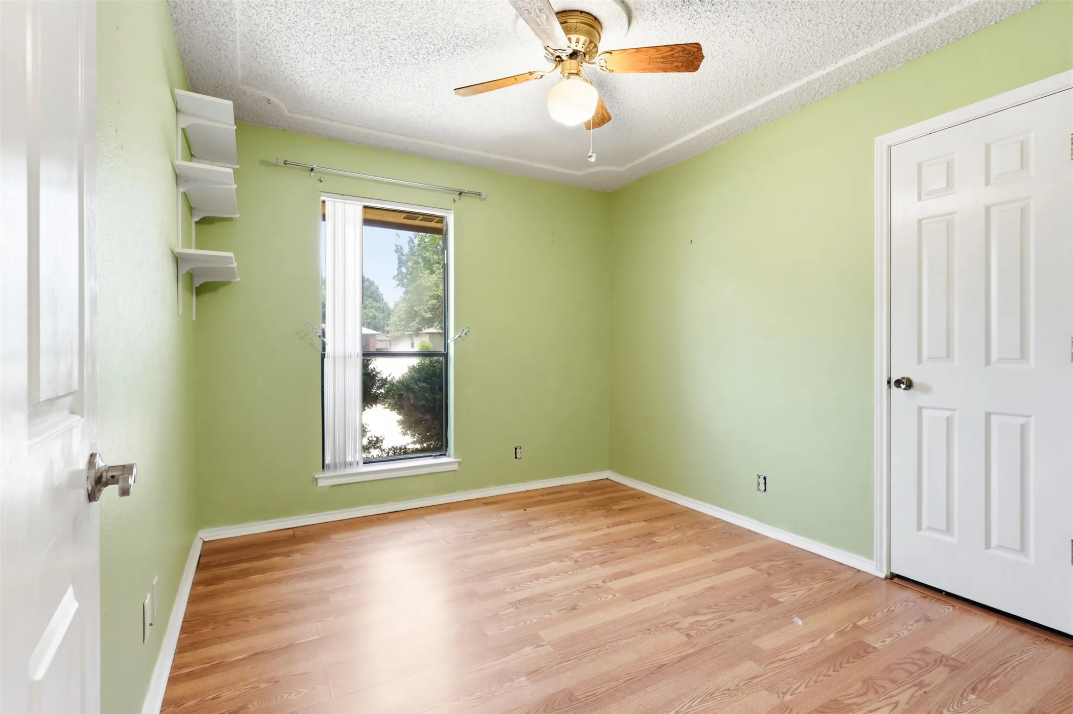 Single Family Residence For Sale in Tarrant County , 8205 Alsace Court, Fort Worth, Texas 76134, 3 Bedroom, 2 Bathroom, 2 Garage spaces, 1,577 Sqft, built in 1984, mls#21326611, Real Estate Agent in Fort Worth, Homes For Sale in Tarrant county, Homes For Sale in Fort Worth, Realtor in Fort Worth Texas, Real Estate Brokerage Independent Realty Texas, Luminita Cordes Realtor