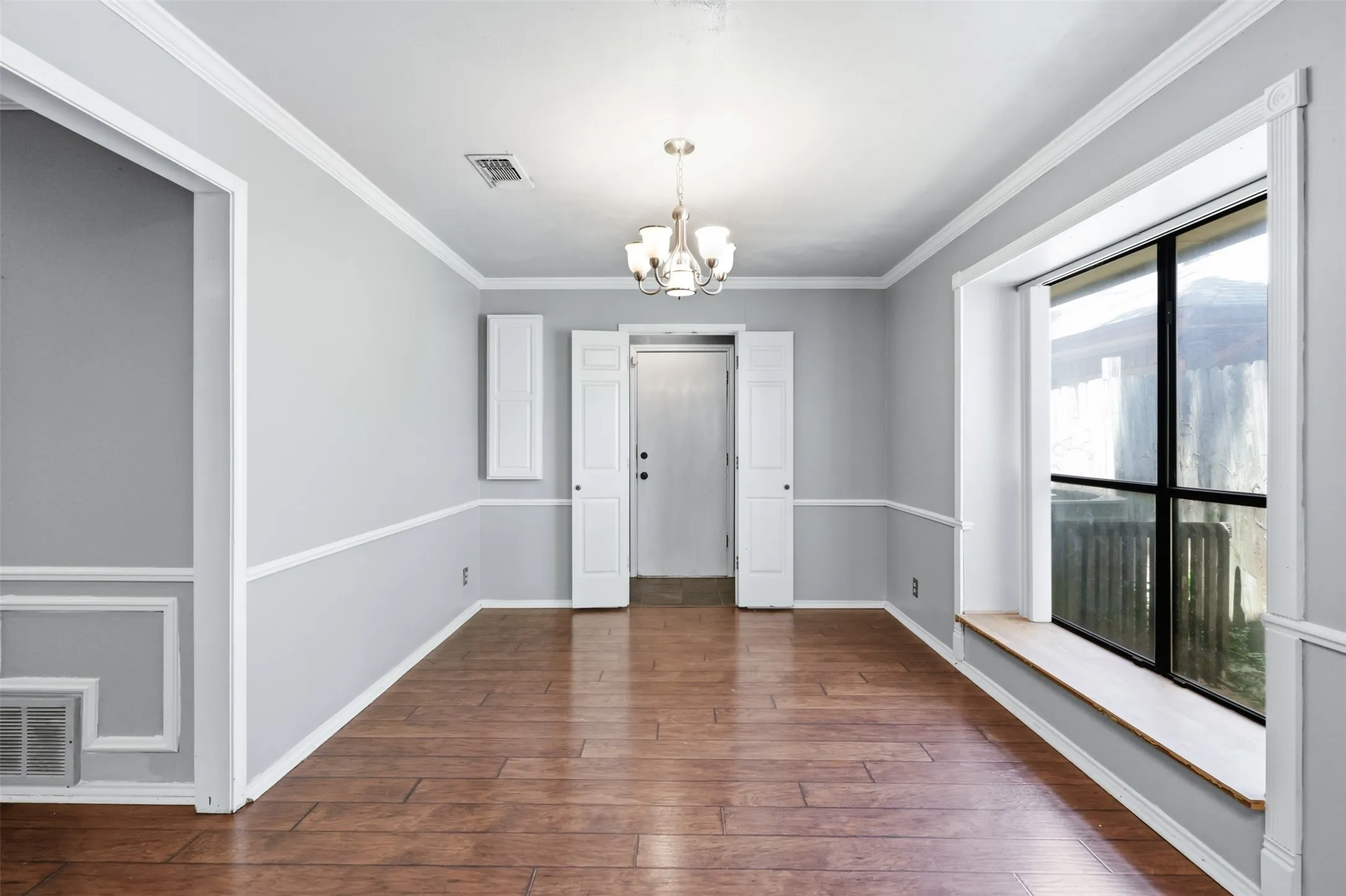 Single Family Residence For Sale in Tarrant County , 8205 Alsace Court, Fort Worth, Texas 76134, 3 Bedroom, 2 Bathroom, 2 Garage spaces, 1,577 Sqft, built in 1984, mls#21326611, Real Estate Agent in Fort Worth, Homes For Sale in Tarrant county, Homes For Sale in Fort Worth, Realtor in Fort Worth Texas, Real Estate Brokerage Independent Realty Texas, Luminita Cordes Realtor