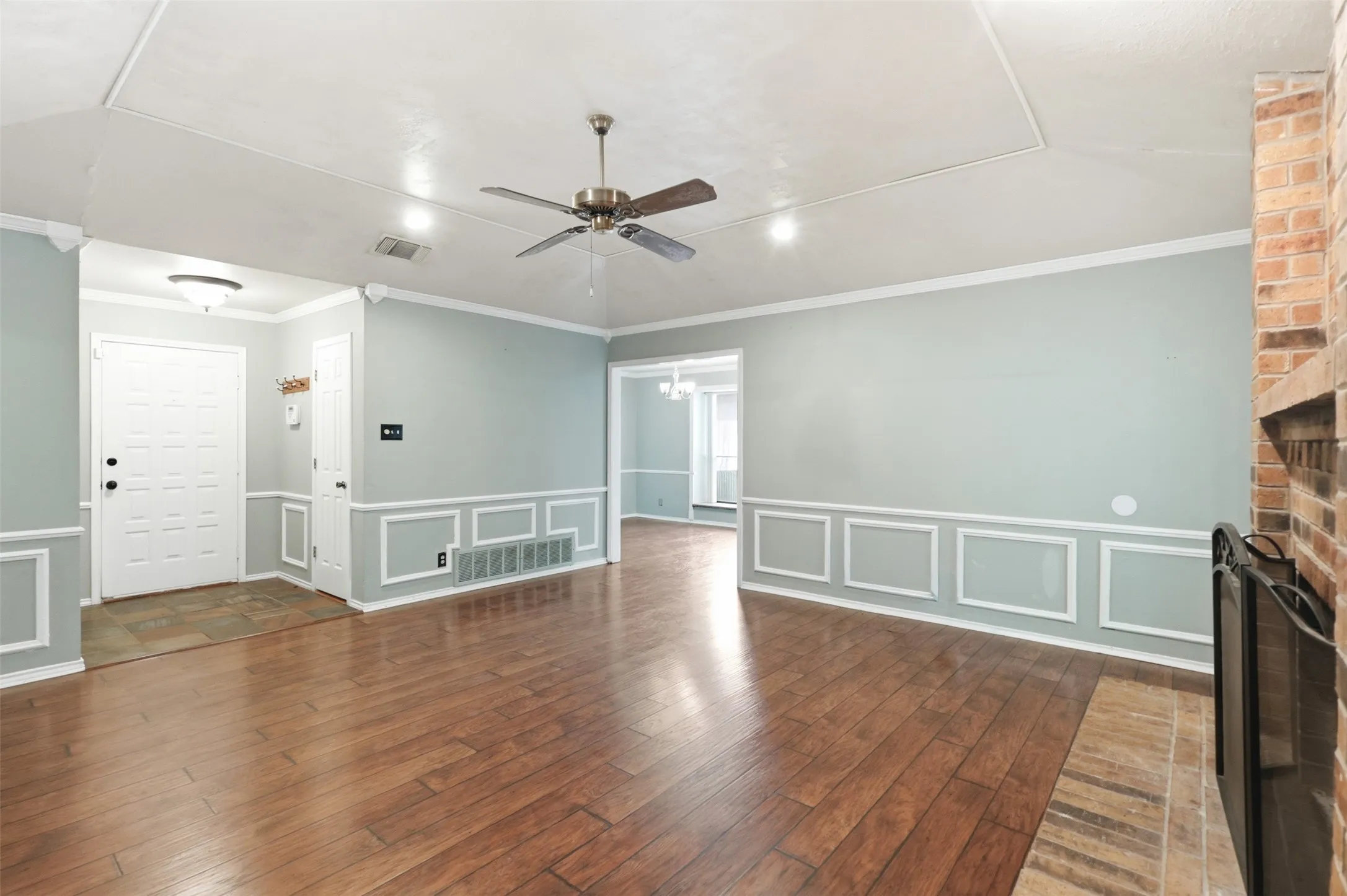 Single Family Residence For Sale in Tarrant County , 8205 Alsace Court, Fort Worth, Texas 76134, 3 Bedroom, 2 Bathroom, 2 Garage spaces, 1,577 Sqft, built in 1984, mls#21326611, Real Estate Agent in Fort Worth, Homes For Sale in Tarrant county, Homes For Sale in Fort Worth, Realtor in Fort Worth Texas, Real Estate Brokerage Independent Realty Texas, Luminita Cordes Realtor