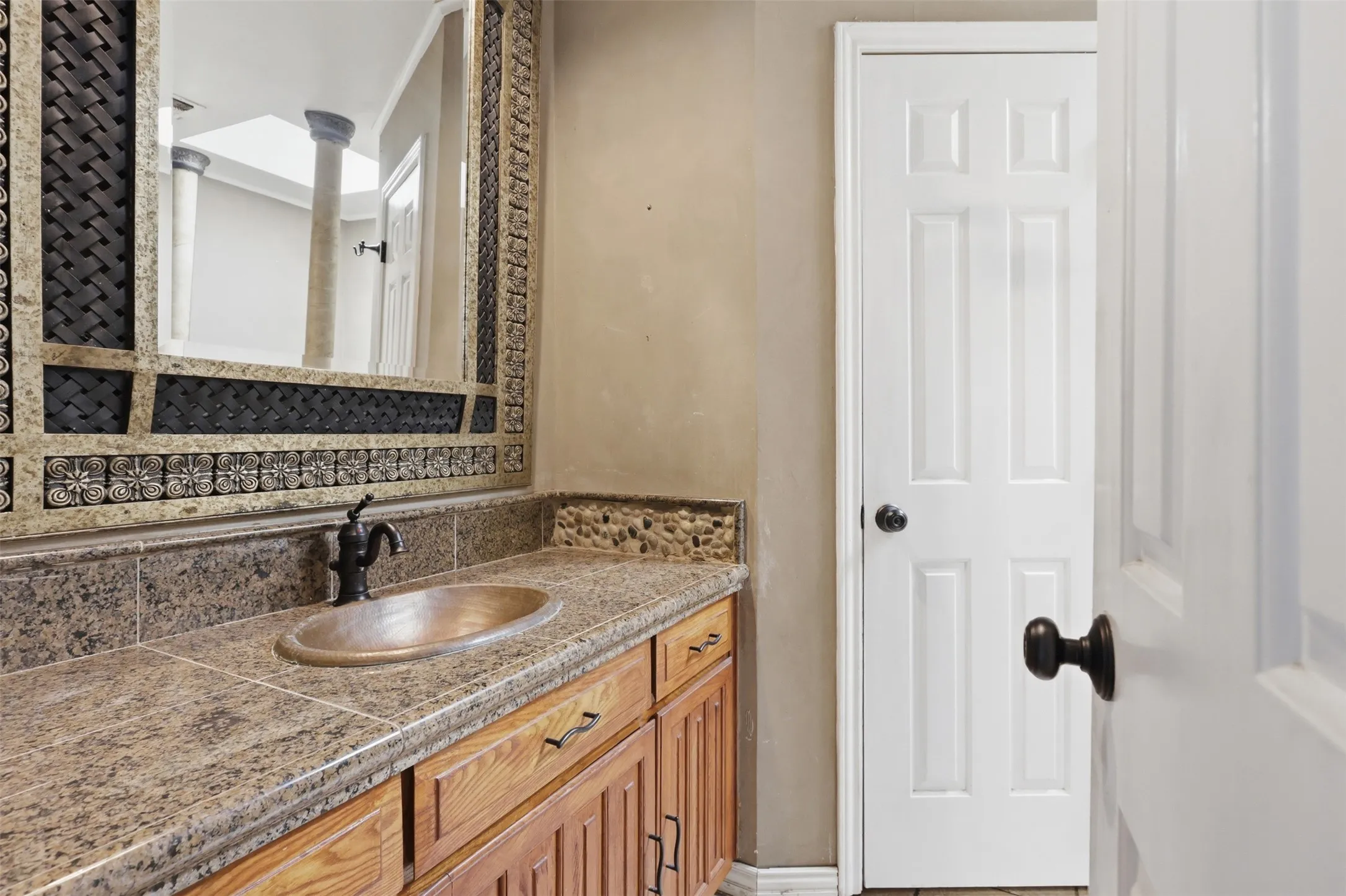 Single Family Residence For Sale in Tarrant County , 8205 Alsace Court, Fort Worth, Texas 76134, 3 Bedroom, 2 Bathroom, 2 Garage spaces, 1,577 Sqft, built in 1984, mls#21326611, Real Estate Agent in Fort Worth, Homes For Sale in Tarrant county, Homes For Sale in Fort Worth, Realtor in Fort Worth Texas, Real Estate Brokerage Independent Realty Texas, Luminita Cordes Realtor