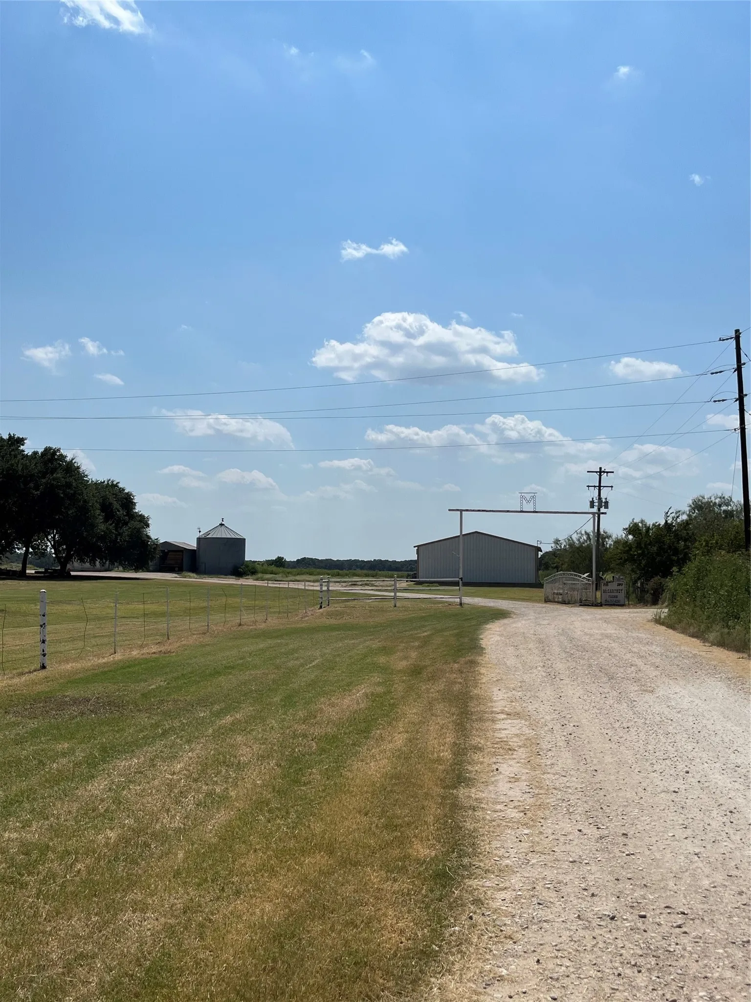 Farm For Sale in Mc Lennan County , 295 Rozell Pass, Waco, Texas 76705, 2 Bedroom, 1 Bathroom, Garage spaces, 2,044 Sqft, built in 1965, mls#21325154, Real Estate Agent in Waco, Homes For Sale in Mc Lennan county, Homes For Sale in Waco, Realtor in Waco Texas, Real Estate Brokerage Independent Realty Texas, Luminita Cordes Realtor