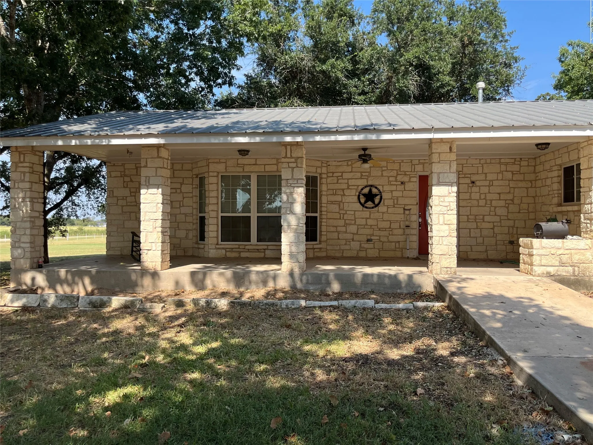 Farm For Sale in Mc Lennan County , 295 Rozell Pass, Waco, Texas 76705, 2 Bedroom, 1 Bathroom, Garage spaces, 2,044 Sqft, built in 1965, mls#21325154, Real Estate Agent in Waco, Homes For Sale in Mc Lennan county, Homes For Sale in Waco, Realtor in Waco Texas, Real Estate Brokerage Independent Realty Texas, Luminita Cordes Realtor