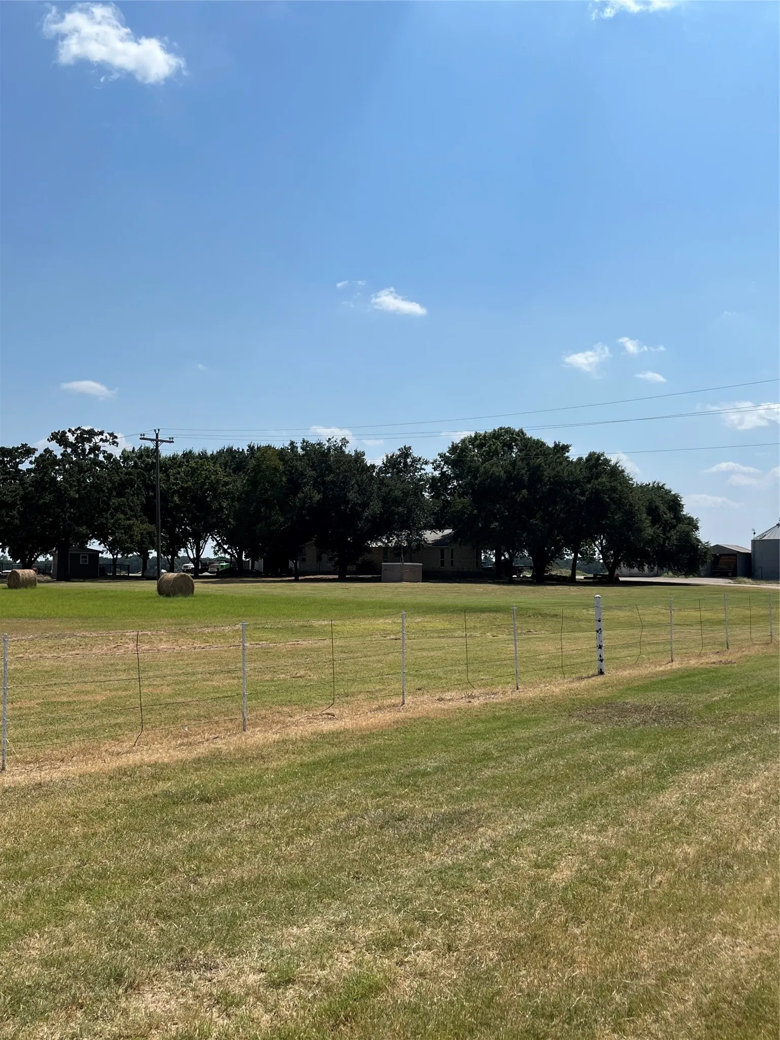 Farm For Sale in Mc Lennan County , 295 Rozell Pass, Waco, Texas 76705, 2 Bedroom, 1 Bathroom, Garage spaces, 2,044 Sqft, built in 1965, mls#21325154, Real Estate Agent in Waco, Homes For Sale in Mc Lennan county, Homes For Sale in Waco, Realtor in Waco Texas, Real Estate Brokerage Independent Realty Texas, Luminita Cordes Realtor