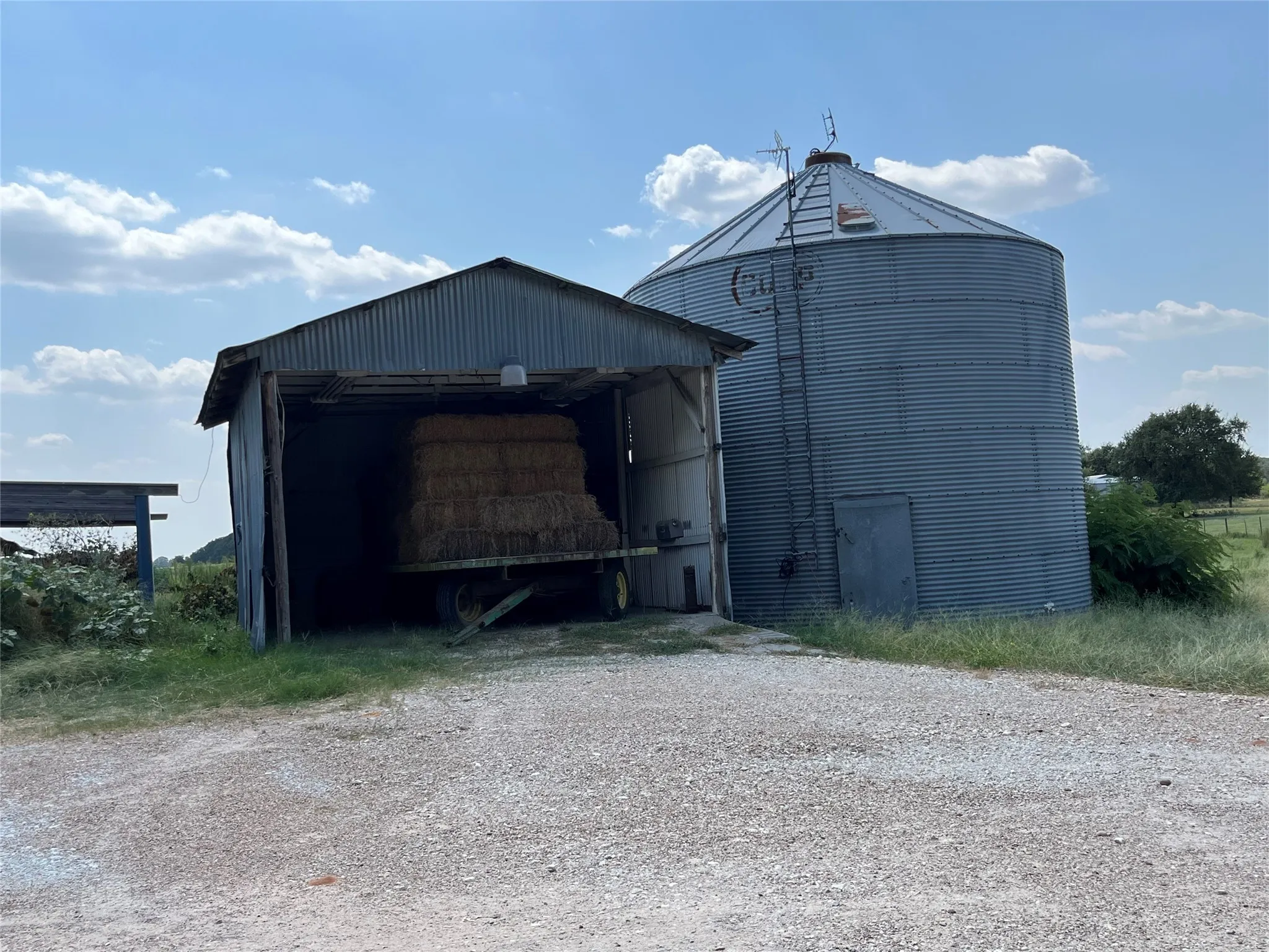 Farm For Sale in Mc Lennan County , 295 Rozell Pass, Waco, Texas 76705, 2 Bedroom, 1 Bathroom, Garage spaces, 2,044 Sqft, built in 1965, mls#21325154, Real Estate Agent in Waco, Homes For Sale in Mc Lennan county, Homes For Sale in Waco, Realtor in Waco Texas, Real Estate Brokerage Independent Realty Texas, Luminita Cordes Realtor