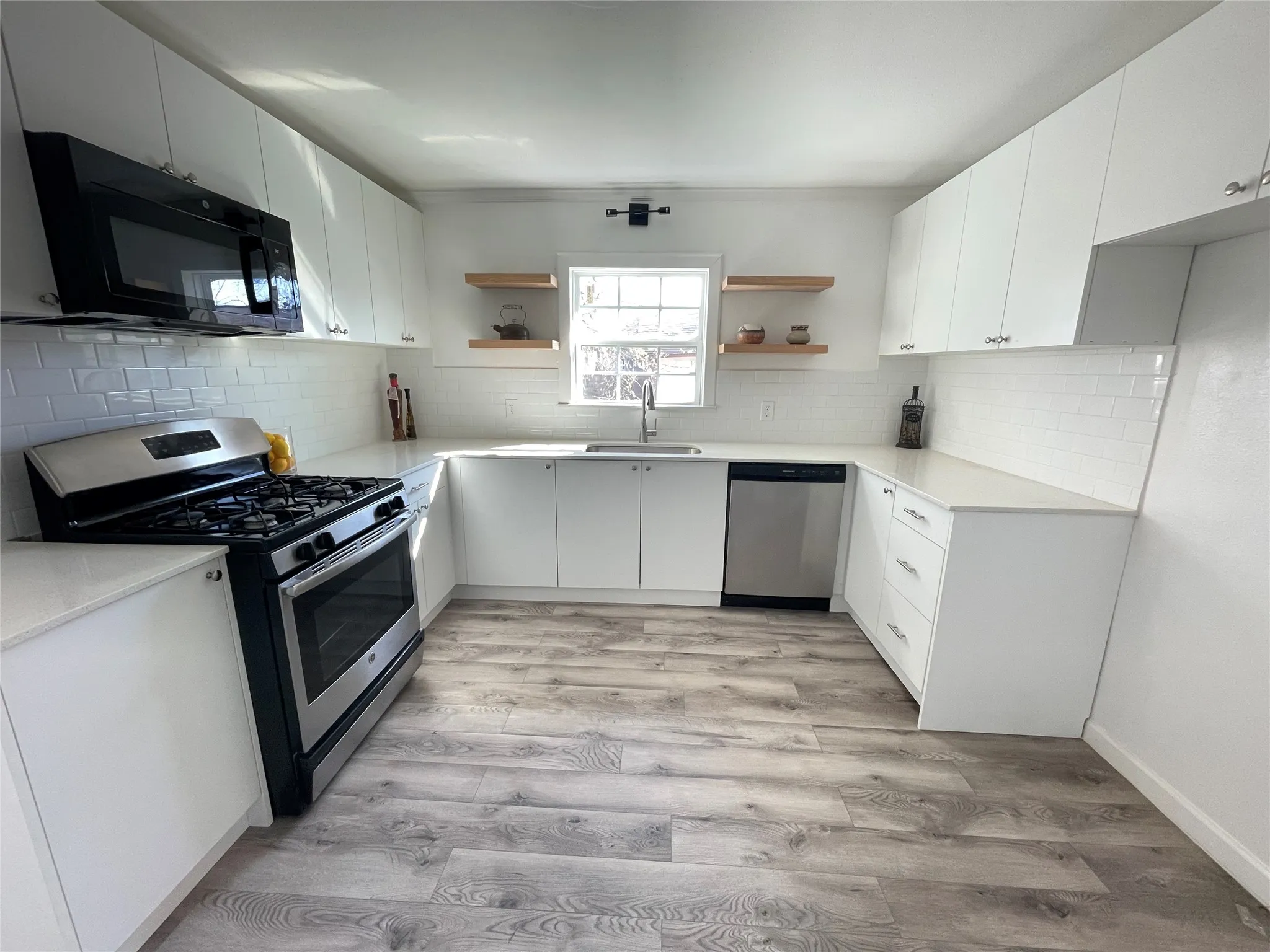 Single Family Residence For Sale in Collin County , 1305 Hobson Avenue, Mc Kinney, Texas 75069, 3 Bedroom, 1 Bathroom, Garage spaces, 1,196 Sqft, built in 1975, mls#21329059, Real Estate Agent in Mc Kinney, Homes For Sale in Collin county, Homes For Sale in Mc Kinney, Realtor in Mc Kinney Texas, Real Estate Brokerage Independent Realty Texas, Luminita Cordes Realtor