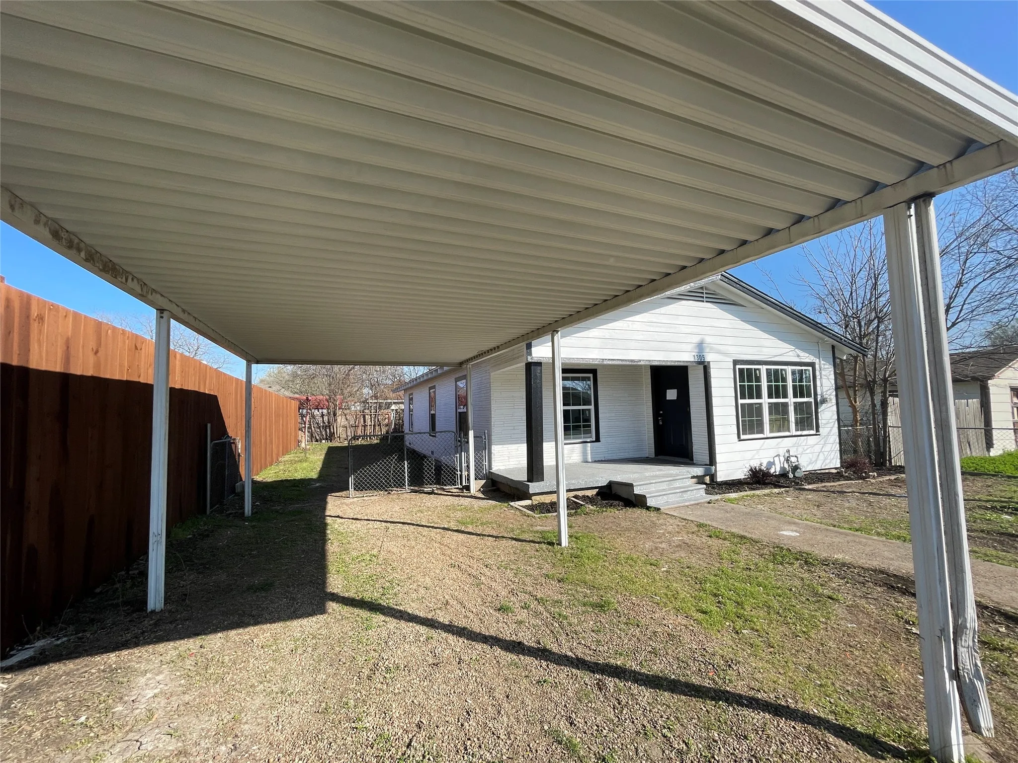 Single Family Residence For Sale in Collin County , 1305 Hobson Avenue, Mc Kinney, Texas 75069, 3 Bedroom, 1 Bathroom, Garage spaces, 1,196 Sqft, built in 1975, mls#21329059, Real Estate Agent in Mc Kinney, Homes For Sale in Collin county, Homes For Sale in Mc Kinney, Realtor in Mc Kinney Texas, Real Estate Brokerage Independent Realty Texas, Luminita Cordes Realtor