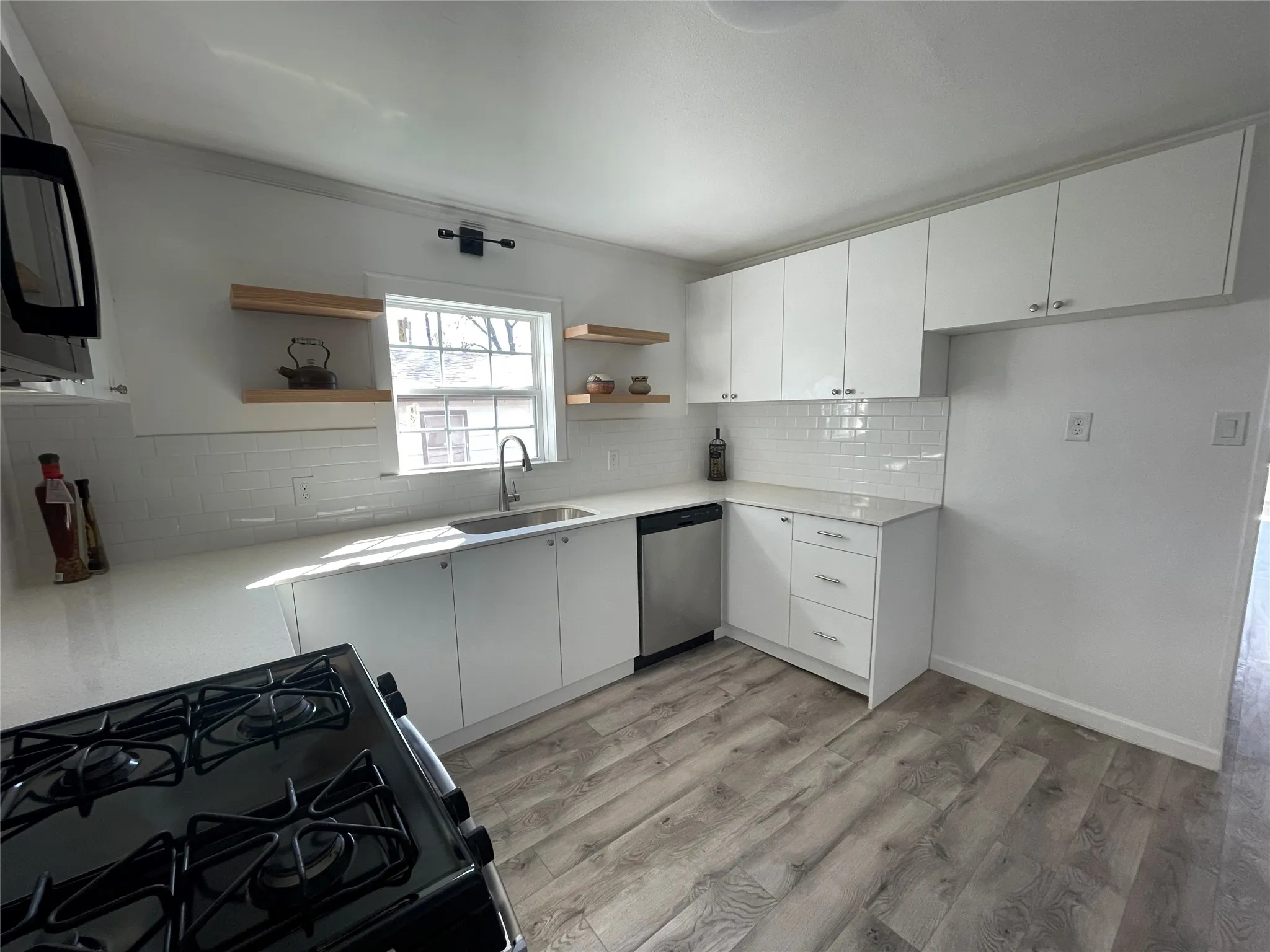 Single Family Residence For Sale in Collin County , 1305 Hobson Avenue, Mc Kinney, Texas 75069, 3 Bedroom, 1 Bathroom, Garage spaces, 1,196 Sqft, built in 1975, mls#21329059, Real Estate Agent in Mc Kinney, Homes For Sale in Collin county, Homes For Sale in Mc Kinney, Realtor in Mc Kinney Texas, Real Estate Brokerage Independent Realty Texas, Luminita Cordes Realtor