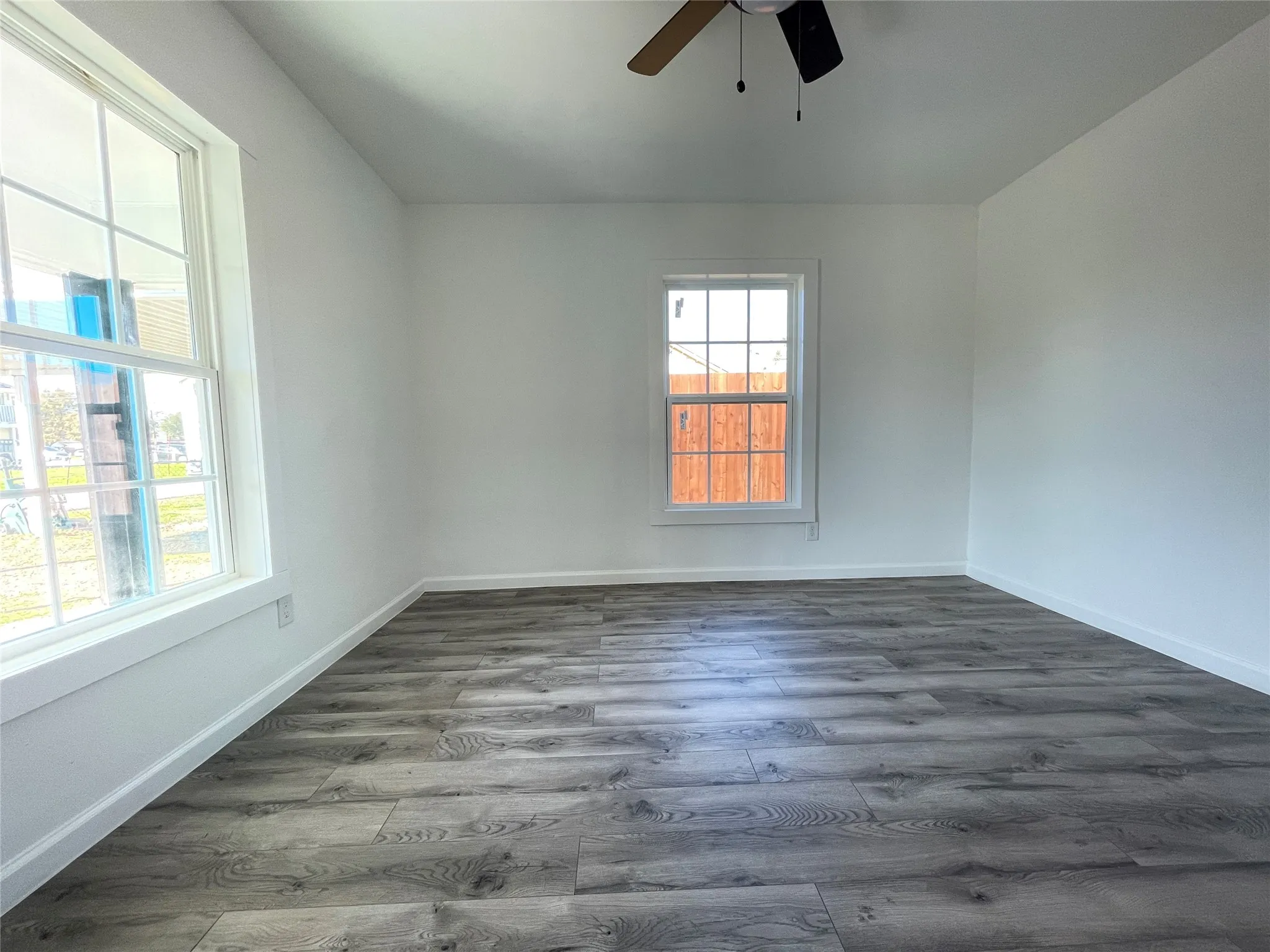 Single Family Residence For Sale in Collin County , 1305 Hobson Avenue, Mc Kinney, Texas 75069, 3 Bedroom, 1 Bathroom, Garage spaces, 1,196 Sqft, built in 1975, mls#21329059, Real Estate Agent in Mc Kinney, Homes For Sale in Collin county, Homes For Sale in Mc Kinney, Realtor in Mc Kinney Texas, Real Estate Brokerage Independent Realty Texas, Luminita Cordes Realtor