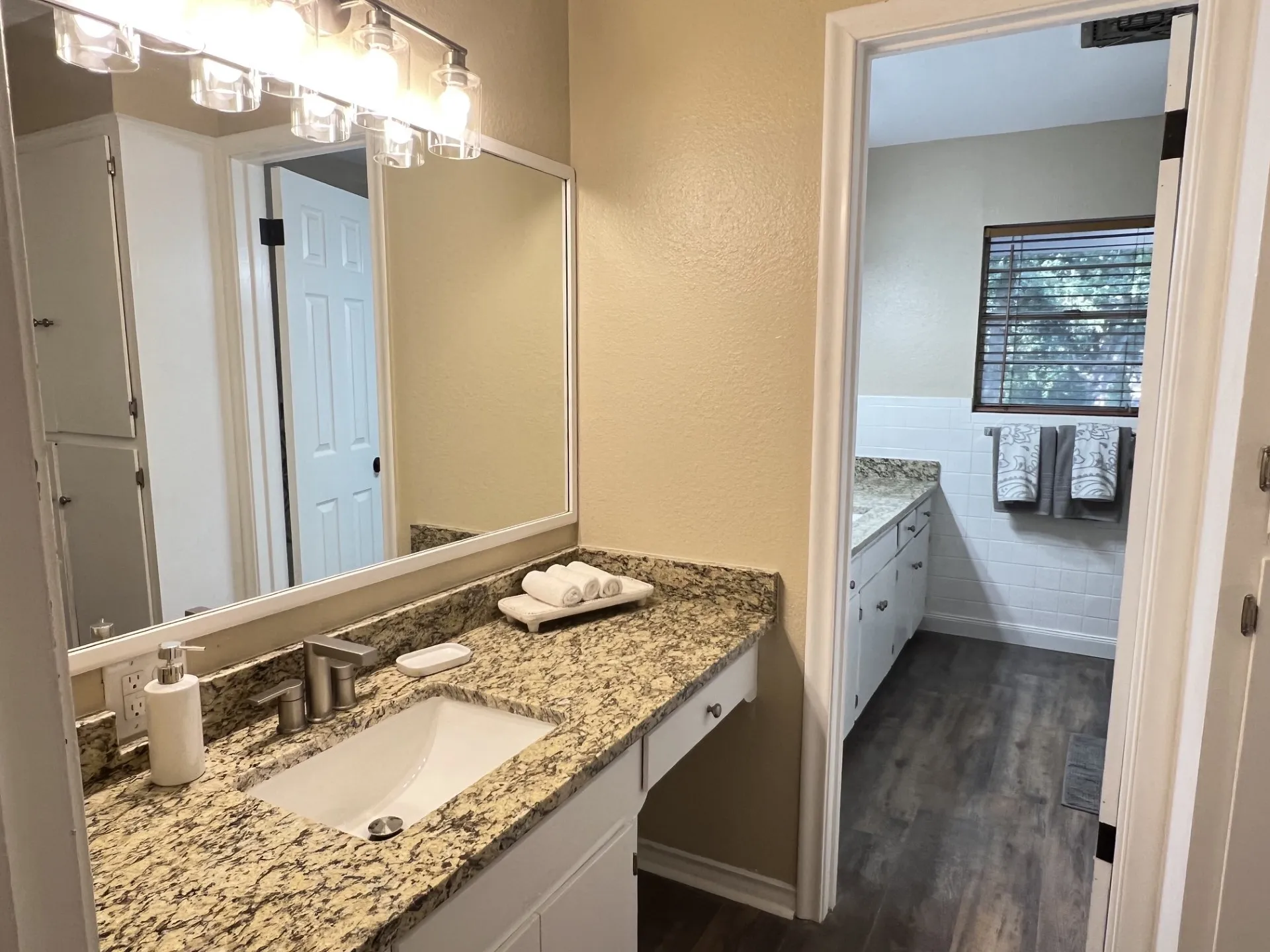 Single Family Residence For Sale in Grayson County , 800 Western Hills Drive, Sherman, Texas 75092, 4 Bedroom, 3 Bathroom, 2 Garage spaces, 2,848 Sqft, built in 1962, mls#21329066, Real Estate Agent in Sherman, Homes For Sale in Grayson county, Homes For Sale in Sherman, Realtor in Sherman Texas, Real Estate Brokerage Independent Realty Texas, Luminita Cordes Realtor