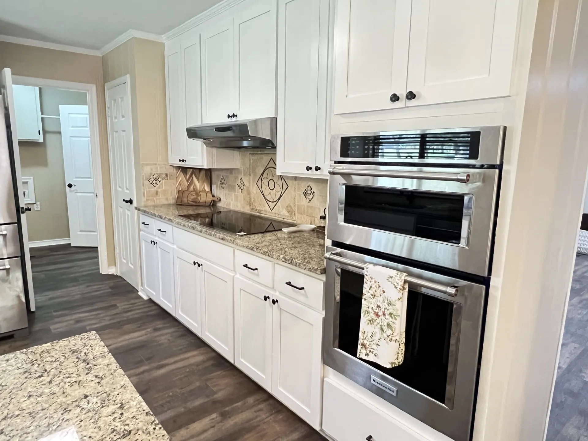Single Family Residence For Sale in Grayson County , 800 Western Hills Drive, Sherman, Texas 75092, 4 Bedroom, 3 Bathroom, 2 Garage spaces, 2,848 Sqft, built in 1962, mls#21329066, Real Estate Agent in Sherman, Homes For Sale in Grayson county, Homes For Sale in Sherman, Realtor in Sherman Texas, Real Estate Brokerage Independent Realty Texas, Luminita Cordes Realtor