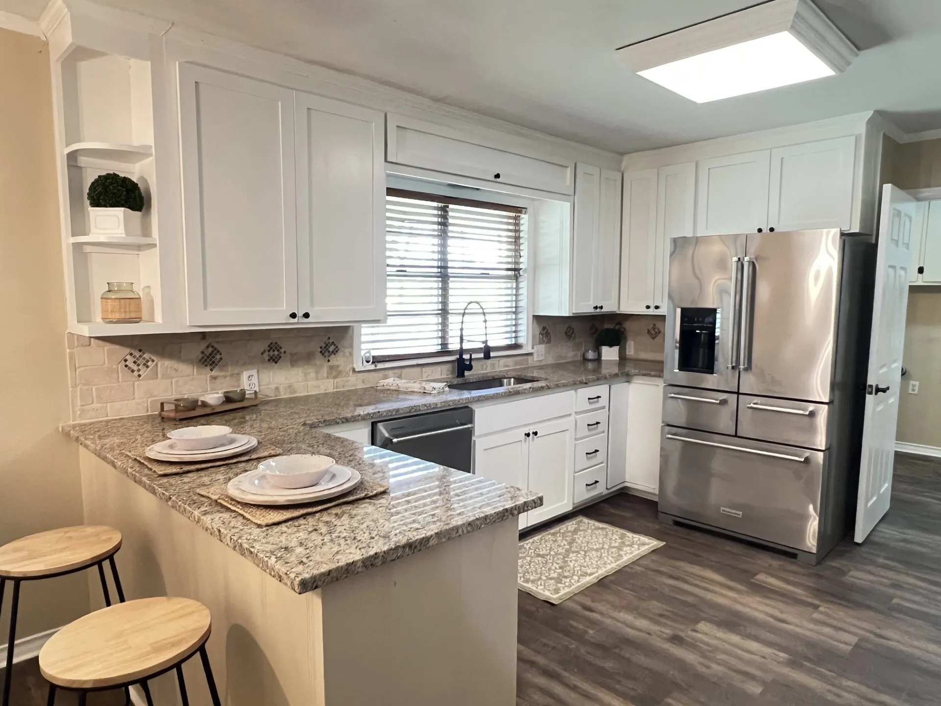 Single Family Residence For Sale in Grayson County , 800 Western Hills Drive, Sherman, Texas 75092, 4 Bedroom, 3 Bathroom, 2 Garage spaces, 2,848 Sqft, built in 1962, mls#21329066, Real Estate Agent in Sherman, Homes For Sale in Grayson county, Homes For Sale in Sherman, Realtor in Sherman Texas, Real Estate Brokerage Independent Realty Texas, Luminita Cordes Realtor