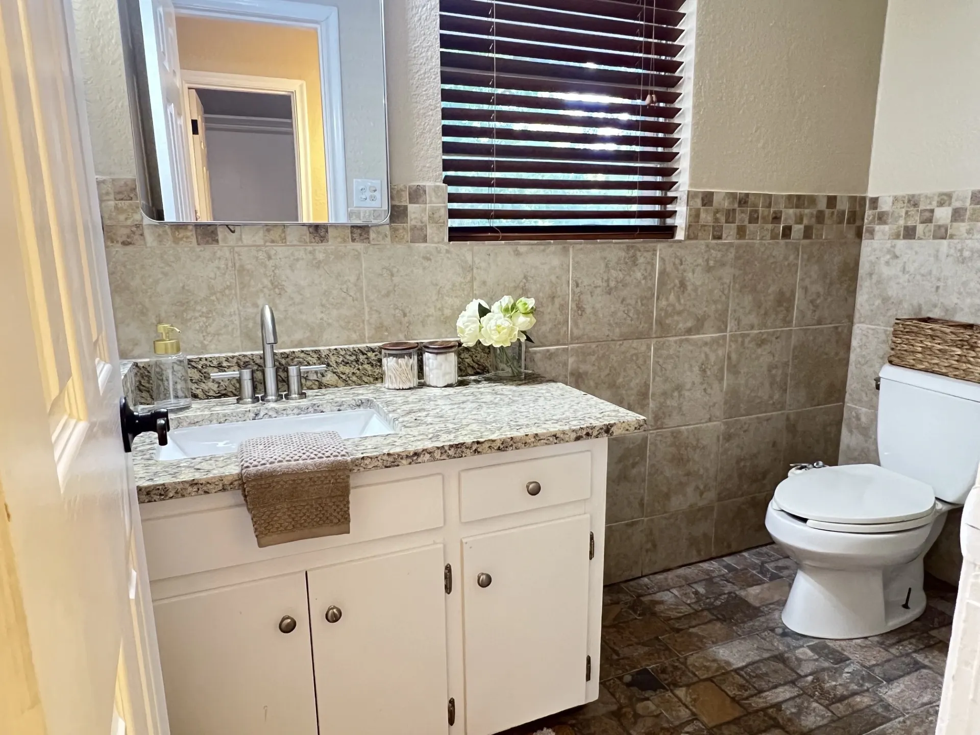Single Family Residence For Sale in Grayson County , 800 Western Hills Drive, Sherman, Texas 75092, 4 Bedroom, 3 Bathroom, 2 Garage spaces, 2,848 Sqft, built in 1962, mls#21329066, Real Estate Agent in Sherman, Homes For Sale in Grayson county, Homes For Sale in Sherman, Realtor in Sherman Texas, Real Estate Brokerage Independent Realty Texas, Luminita Cordes Realtor