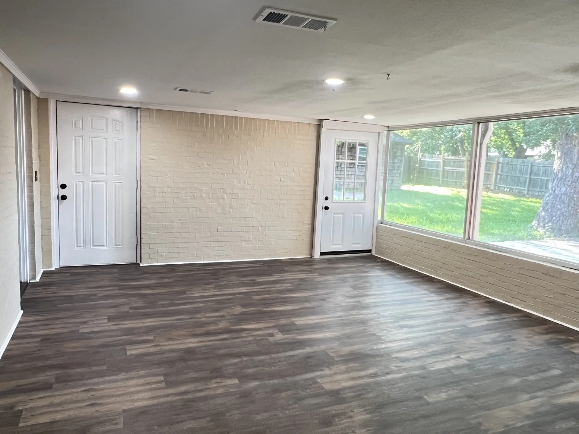 Single Family Residence For Sale in Grayson County , 800 Western Hills Drive, Sherman, Texas 75092, 4 Bedroom, 3 Bathroom, 2 Garage spaces, 2,848 Sqft, built in 1962, mls#21329066, Real Estate Agent in Sherman, Homes For Sale in Grayson county, Homes For Sale in Sherman, Realtor in Sherman Texas, Real Estate Brokerage Independent Realty Texas, Luminita Cordes Realtor