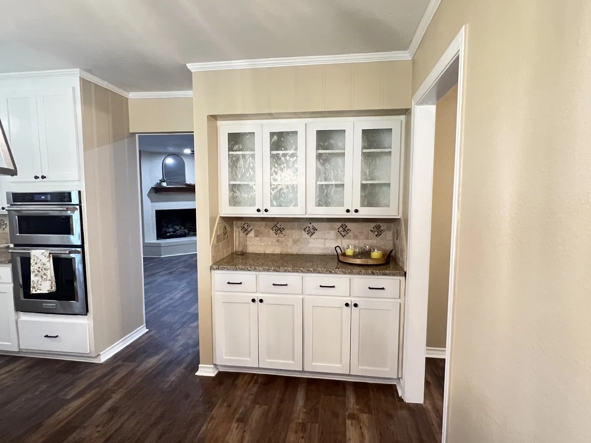 Single Family Residence For Sale in Grayson County , 800 Western Hills Drive, Sherman, Texas 75092, 4 Bedroom, 3 Bathroom, 2 Garage spaces, 2,848 Sqft, built in 1962, mls#21329066, Real Estate Agent in Sherman, Homes For Sale in Grayson county, Homes For Sale in Sherman, Realtor in Sherman Texas, Real Estate Brokerage Independent Realty Texas, Luminita Cordes Realtor
