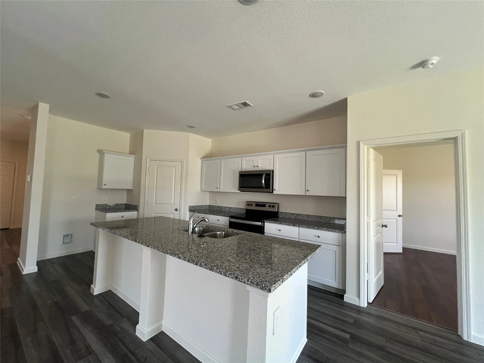Single Family Residence For Rent in Collin County , 794 Yorkshire Drive, Lavon, Texas 75166, 4 Bedroom, 2 Bathroom, 2 Garage spaces, 1,884 Sqft, built in 2022, mls#21328339, Real Estate Agent in Lavon, Homes For Rent in Collin county, Homes For Rent in Lavon, Realtor in Lavon Texas, Real Estate Brokerage Independent Realty Texas, Luminita Cordes Realtor