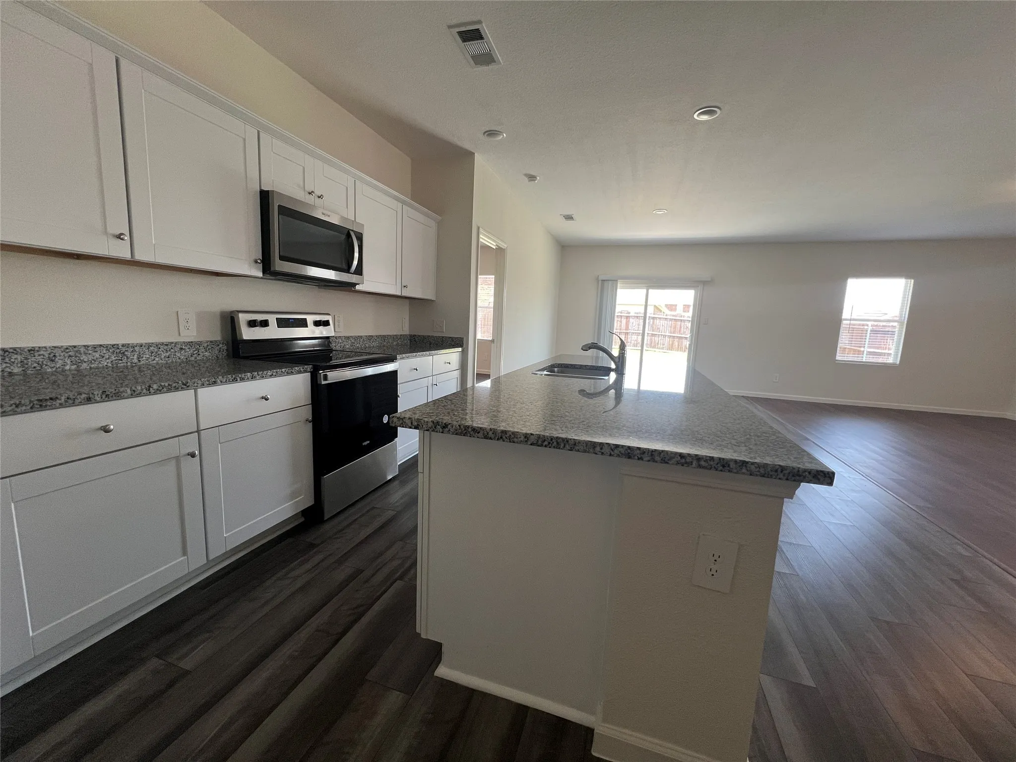 Single Family Residence For Rent in Collin County , 794 Yorkshire Drive, Lavon, Texas 75166, 4 Bedroom, 2 Bathroom, 2 Garage spaces, 1,884 Sqft, built in 2022, mls#21328339, Real Estate Agent in Lavon, Homes For Rent in Collin county, Homes For Rent in Lavon, Realtor in Lavon Texas, Real Estate Brokerage Independent Realty Texas, Luminita Cordes Realtor
