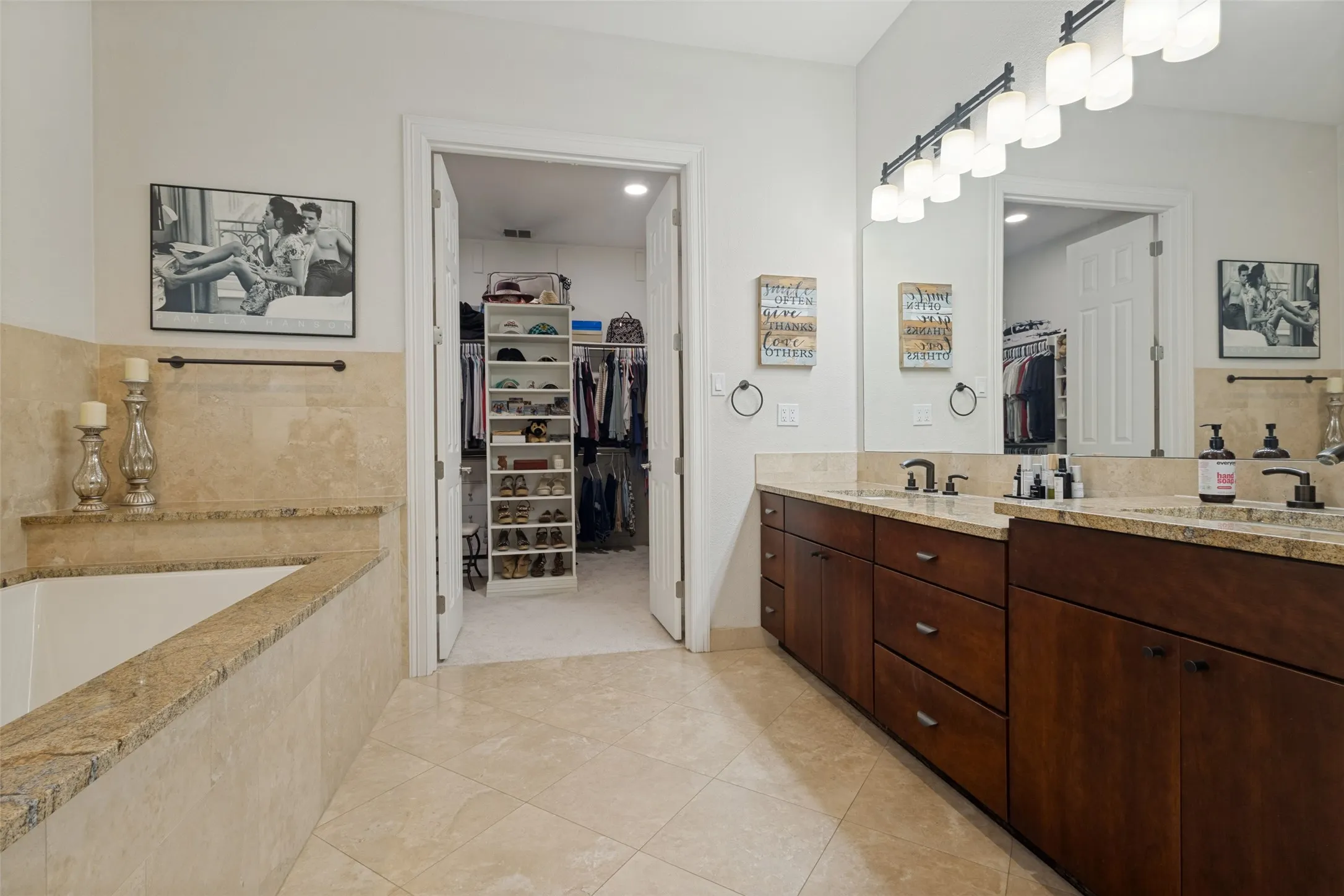 Single Family Residence For Sale in Denton County , 4400 Biscayne Drive, Flower Mound, Texas 75028, 4 Bedroom, 4 Bathroom, 3 Garage spaces, 3,648 Sqft, built in 2000, mls#21328627, Real Estate Agent in Flower Mound, Homes For Sale in Denton county, Homes For Sale in Flower Mound, Realtor in Flower Mound Texas, Real Estate Brokerage Independent Realty Texas, Luminita Cordes Realtor