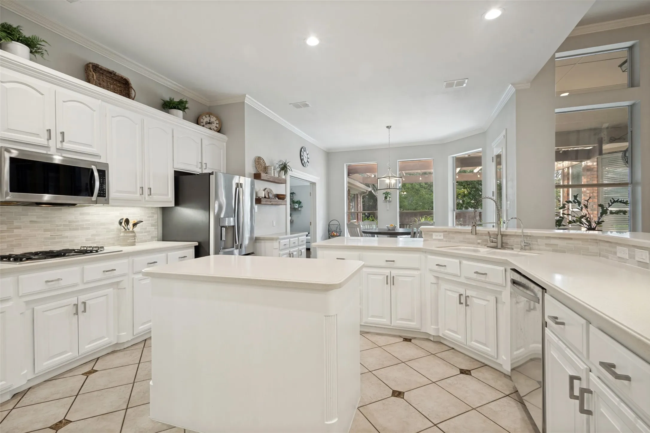 Single Family Residence For Sale in Denton County , 4400 Biscayne Drive, Flower Mound, Texas 75028, 4 Bedroom, 4 Bathroom, 3 Garage spaces, 3,648 Sqft, built in 2000, mls#21328627, Real Estate Agent in Flower Mound, Homes For Sale in Denton county, Homes For Sale in Flower Mound, Realtor in Flower Mound Texas, Real Estate Brokerage Independent Realty Texas, Luminita Cordes Realtor