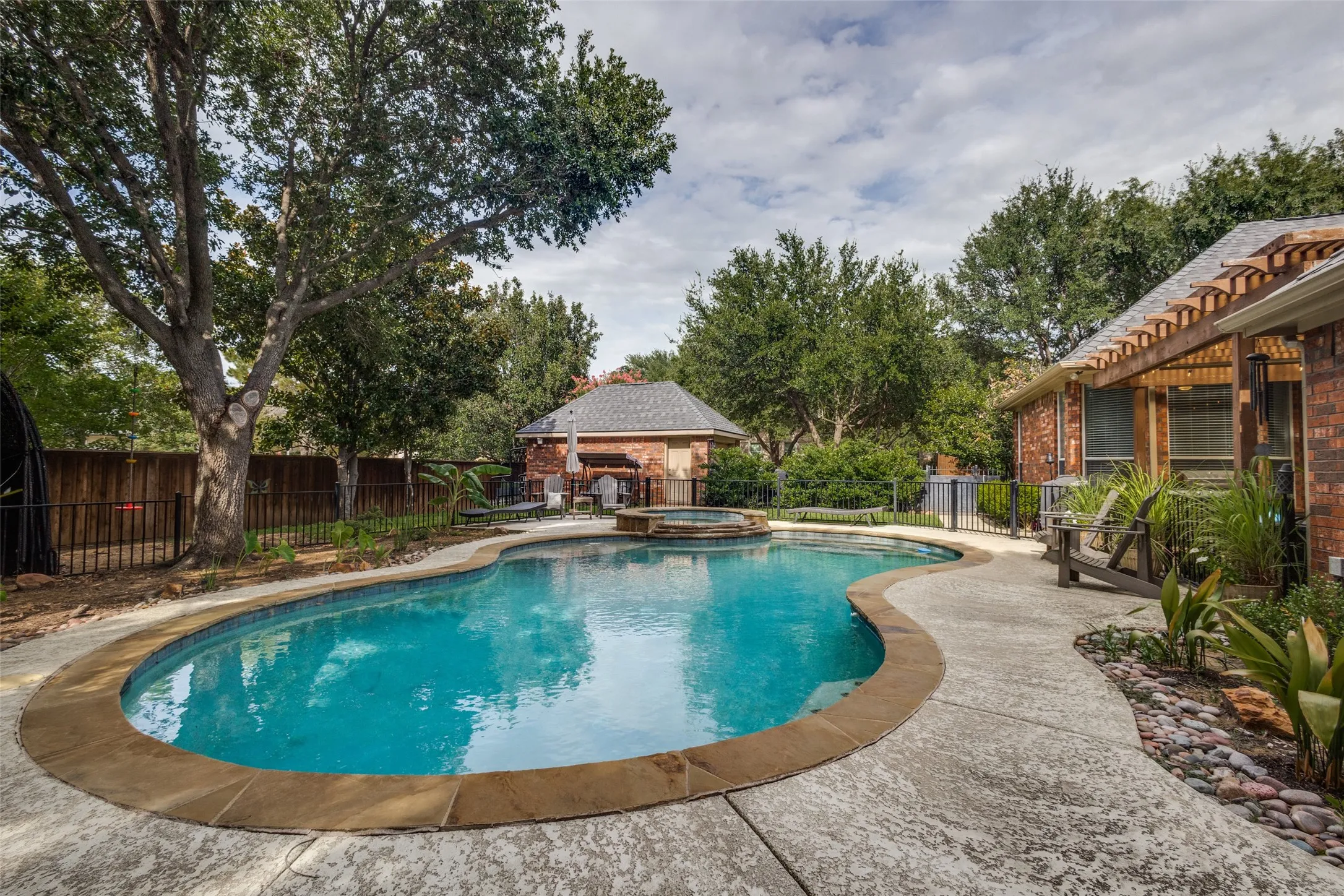 Single Family Residence For Sale in Denton County , 4400 Biscayne Drive, Flower Mound, Texas 75028, 4 Bedroom, 4 Bathroom, 3 Garage spaces, 3,648 Sqft, built in 2000, mls#21328627, Real Estate Agent in Flower Mound, Homes For Sale in Denton county, Homes For Sale in Flower Mound, Realtor in Flower Mound Texas, Real Estate Brokerage Independent Realty Texas, Luminita Cordes Realtor