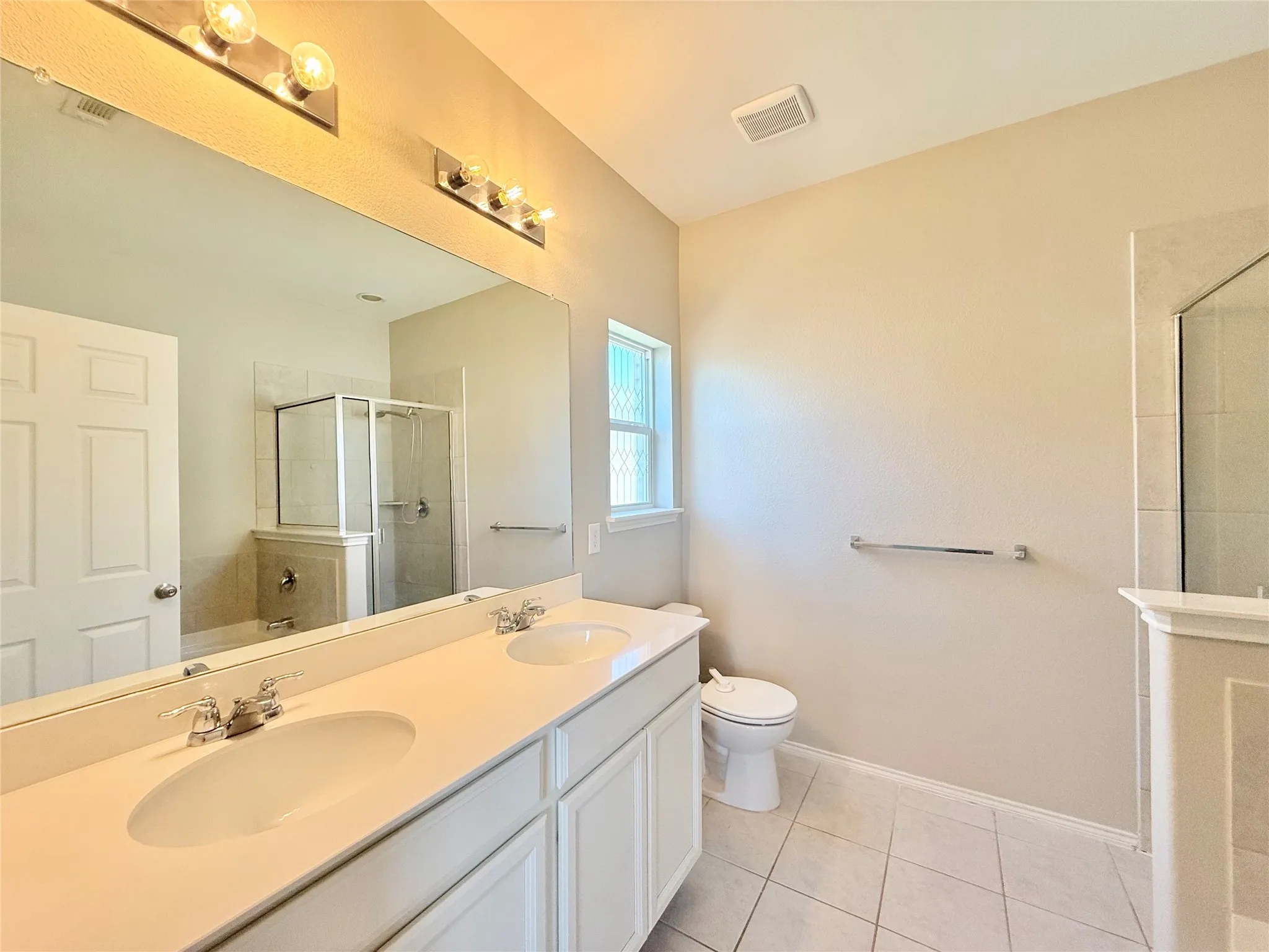 Single Family Residence For Rent in Tarrant County , 2404 Bermont Red Lane, Fort Worth, Texas 76131, 3 Bedroom, 2 Bathroom, 2 Garage spaces, 2,131 Sqft, built in 2016, mls#21329083, Real Estate Agent in Fort Worth, Homes For Rent in Tarrant county, Homes For Rent in Fort Worth, Realtor in Fort Worth Texas, Real Estate Brokerage Independent Realty Texas, Luminita Cordes Realtor