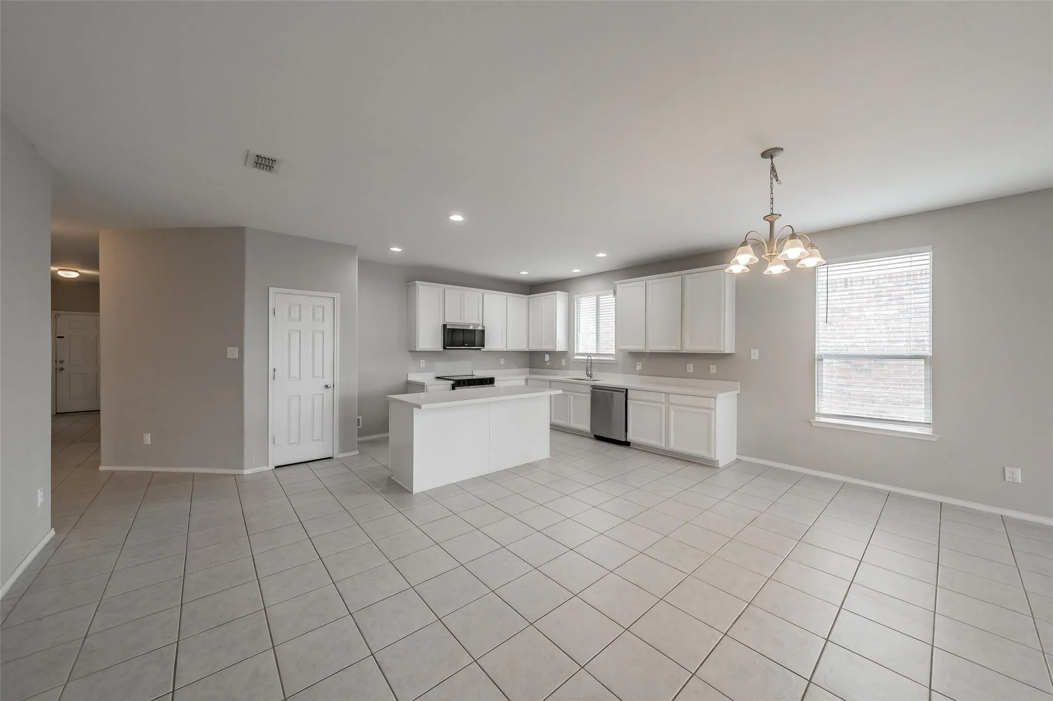 Single Family Residence For Rent in Tarrant County , 2404 Bermont Red Lane, Fort Worth, Texas 76131, 3 Bedroom, 2 Bathroom, 2 Garage spaces, 2,131 Sqft, built in 2016, mls#21329083, Real Estate Agent in Fort Worth, Homes For Rent in Tarrant county, Homes For Rent in Fort Worth, Realtor in Fort Worth Texas, Real Estate Brokerage Independent Realty Texas, Luminita Cordes Realtor