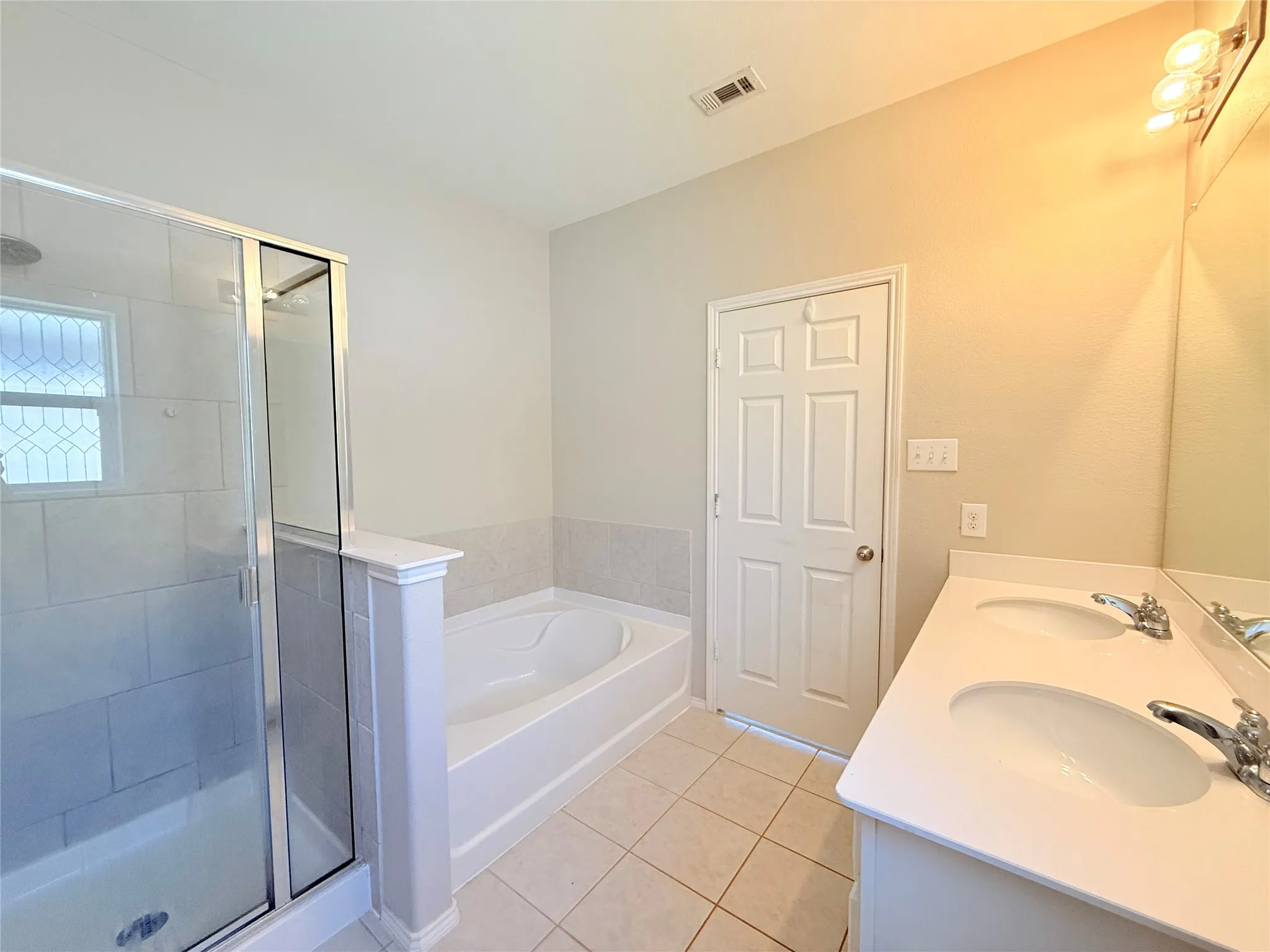 Single Family Residence For Rent in Tarrant County , 2404 Bermont Red Lane, Fort Worth, Texas 76131, 3 Bedroom, 2 Bathroom, 2 Garage spaces, 2,131 Sqft, built in 2016, mls#21329083, Real Estate Agent in Fort Worth, Homes For Rent in Tarrant county, Homes For Rent in Fort Worth, Realtor in Fort Worth Texas, Real Estate Brokerage Independent Realty Texas, Luminita Cordes Realtor
