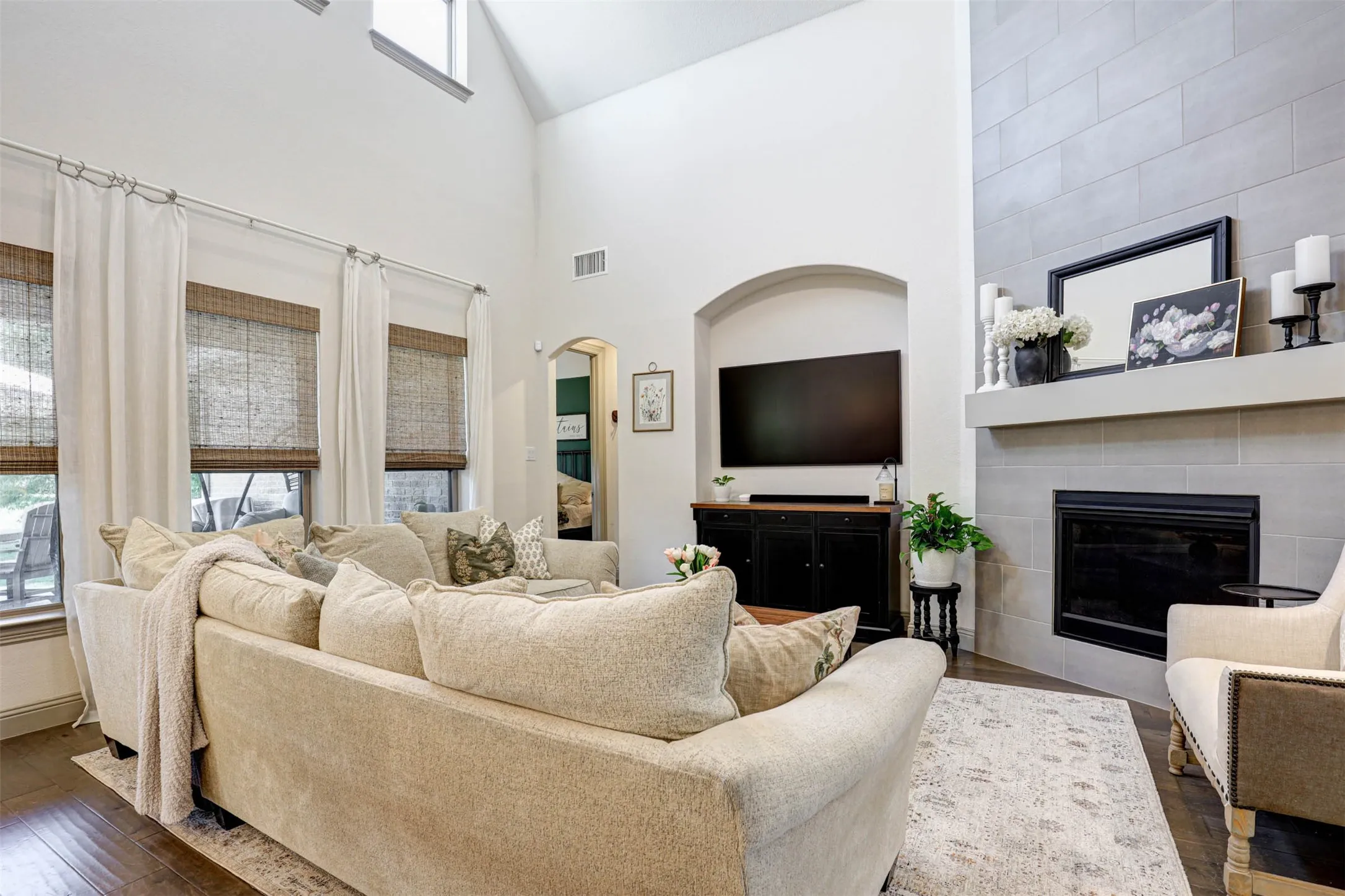 Single Family Residence For Sale in Denton County , 11490 Misty Ridge Drive, Flower Mound, Texas 76262, 4 Bedroom, 4 Bathroom, 2 Garage spaces, 3,202 Sqft, built in 2020, mls#21328245, Real Estate Agent in Flower Mound, Homes For Sale in Denton county, Homes For Sale in Flower Mound, Realtor in Flower Mound Texas, Real Estate Brokerage Independent Realty Texas, Luminita Cordes Realtor