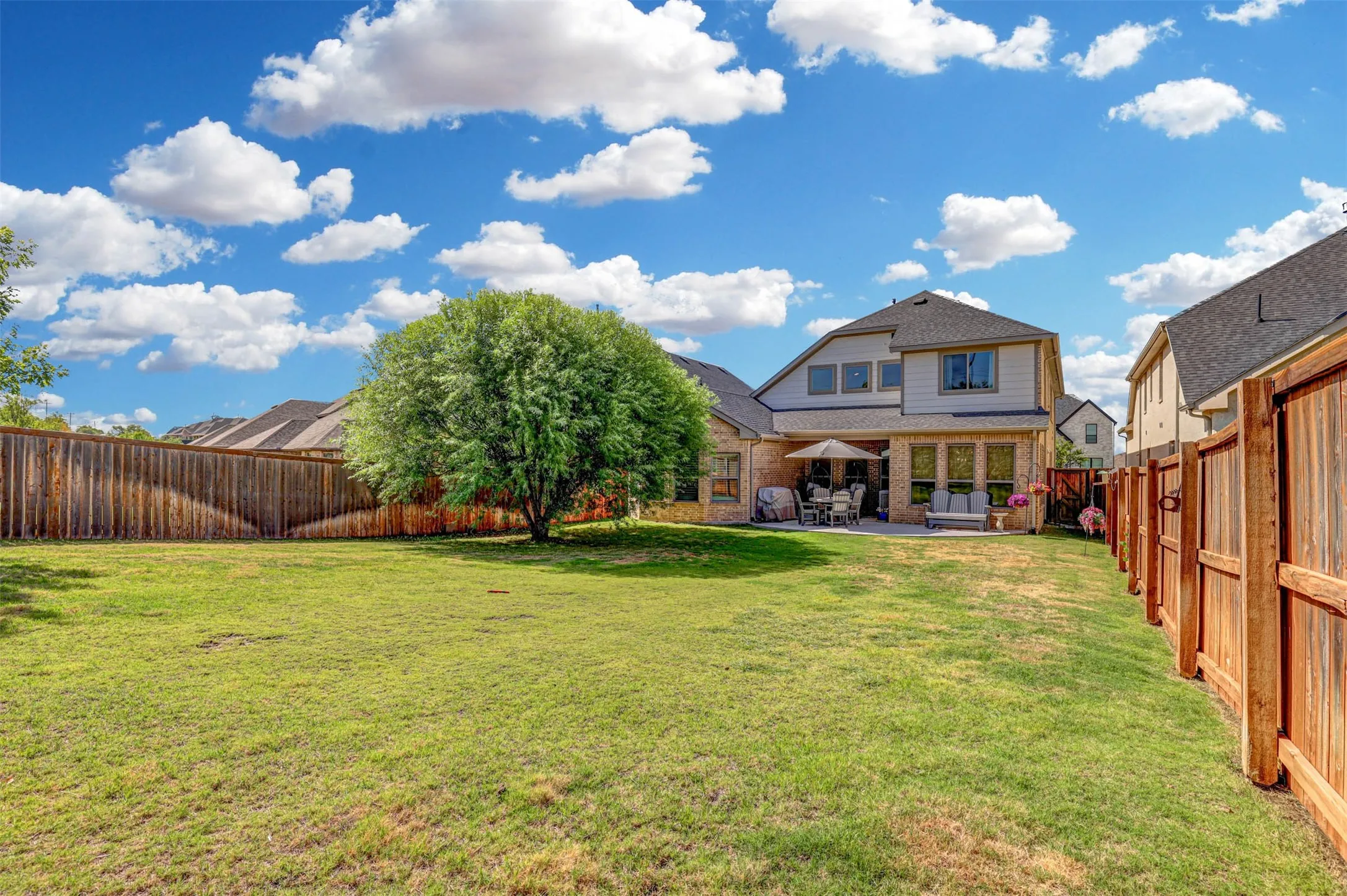 Single Family Residence For Sale in Denton County , 11490 Misty Ridge Drive, Flower Mound, Texas 76262, 4 Bedroom, 4 Bathroom, 2 Garage spaces, 3,202 Sqft, built in 2020, mls#21328245, Real Estate Agent in Flower Mound, Homes For Sale in Denton county, Homes For Sale in Flower Mound, Realtor in Flower Mound Texas, Real Estate Brokerage Independent Realty Texas, Luminita Cordes Realtor