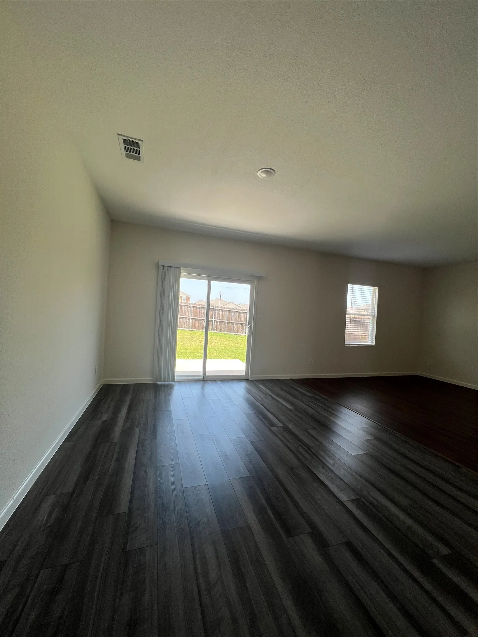 Single Family Residence For Rent in Collin County , 711 Camden Drive, Lavon, Texas 75166, 4 Bedroom, 2 Bathroom, 2 Garage spaces, 1,884 Sqft, built in 2022, mls#21329096, Real Estate Agent in Lavon, Homes For Rent in Collin county, Homes For Rent in Lavon, Realtor in Lavon Texas, Real Estate Brokerage Independent Realty Texas, Luminita Cordes Realtor