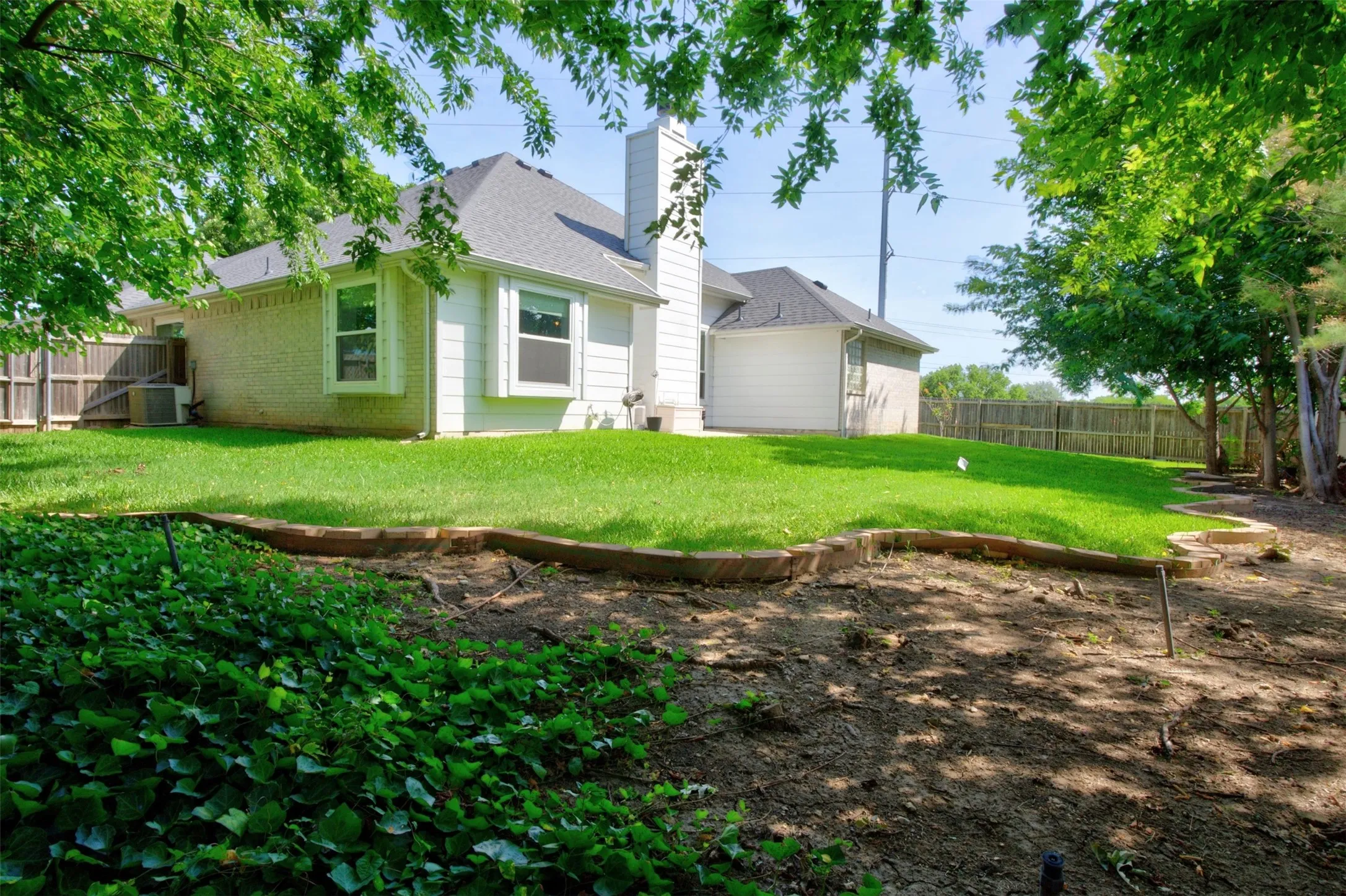 Single Family Residence For Sale in Tarrant County , 1005 Wilderness Trail, Crowley, Texas 76036, 4 Bedroom, 3 Bathroom, 3 Garage spaces, 2,417 Sqft, built in 1997, mls#21315441, Real Estate Agent in Crowley, Homes For Sale in Tarrant county, Homes For Sale in Crowley, Realtor in Crowley Texas, Real Estate Brokerage Independent Realty Texas, Luminita Cordes Realtor