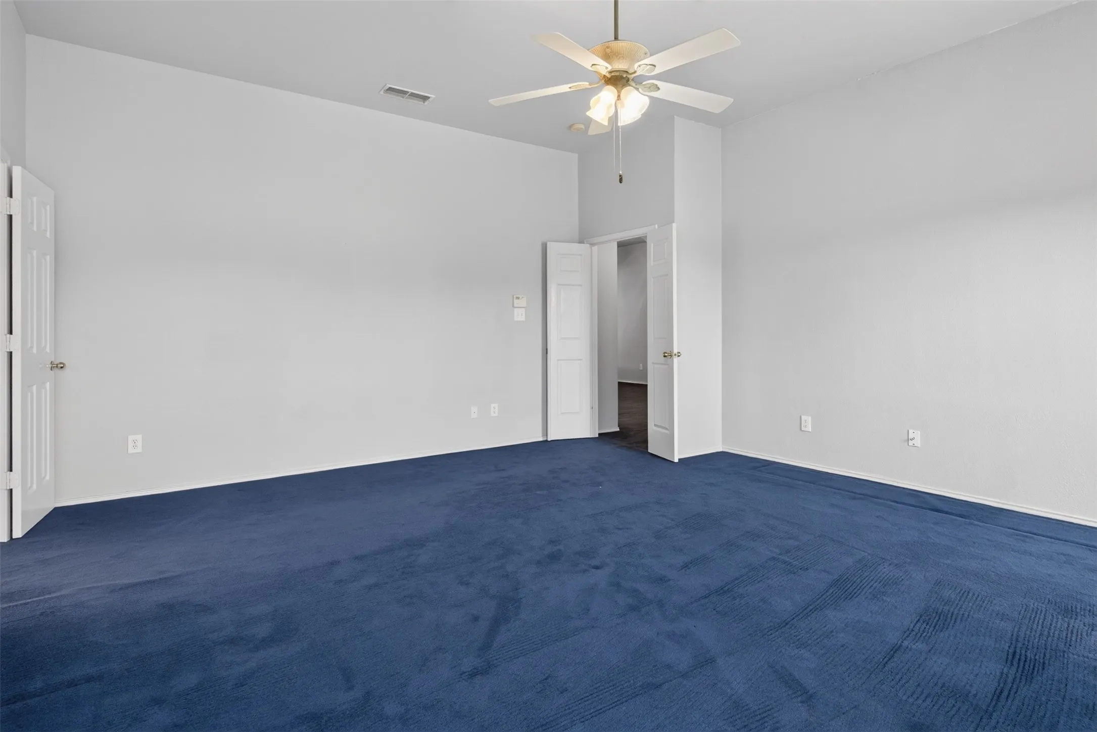 Single Family Residence For Sale in Tarrant County , 1005 Wilderness Trail, Crowley, Texas 76036, 4 Bedroom, 3 Bathroom, 3 Garage spaces, 2,417 Sqft, built in 1997, mls#21315441, Real Estate Agent in Crowley, Homes For Sale in Tarrant county, Homes For Sale in Crowley, Realtor in Crowley Texas, Real Estate Brokerage Independent Realty Texas, Luminita Cordes Realtor