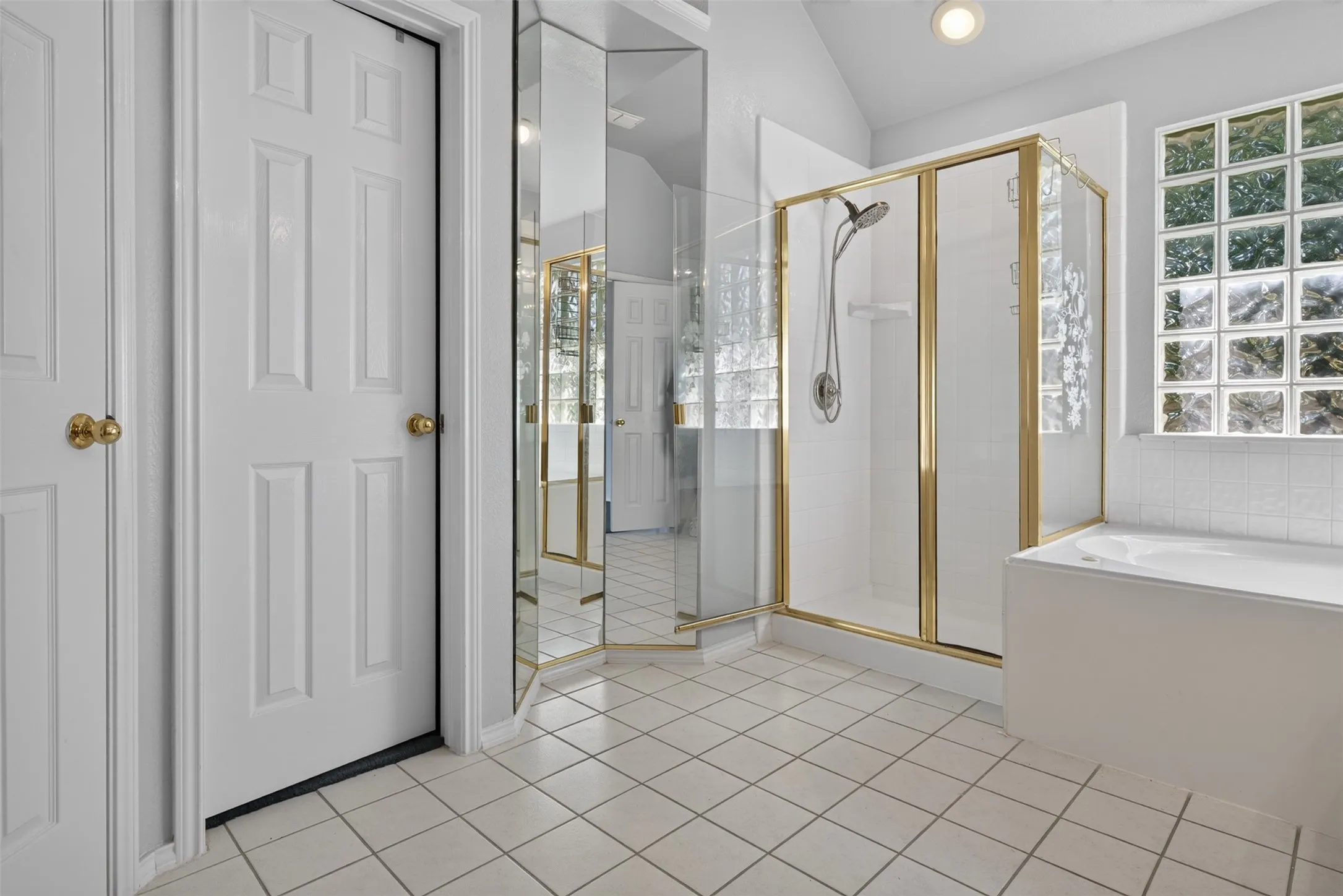 Single Family Residence For Sale in Tarrant County , 1005 Wilderness Trail, Crowley, Texas 76036, 4 Bedroom, 3 Bathroom, 3 Garage spaces, 2,417 Sqft, built in 1997, mls#21315441, Real Estate Agent in Crowley, Homes For Sale in Tarrant county, Homes For Sale in Crowley, Realtor in Crowley Texas, Real Estate Brokerage Independent Realty Texas, Luminita Cordes Realtor