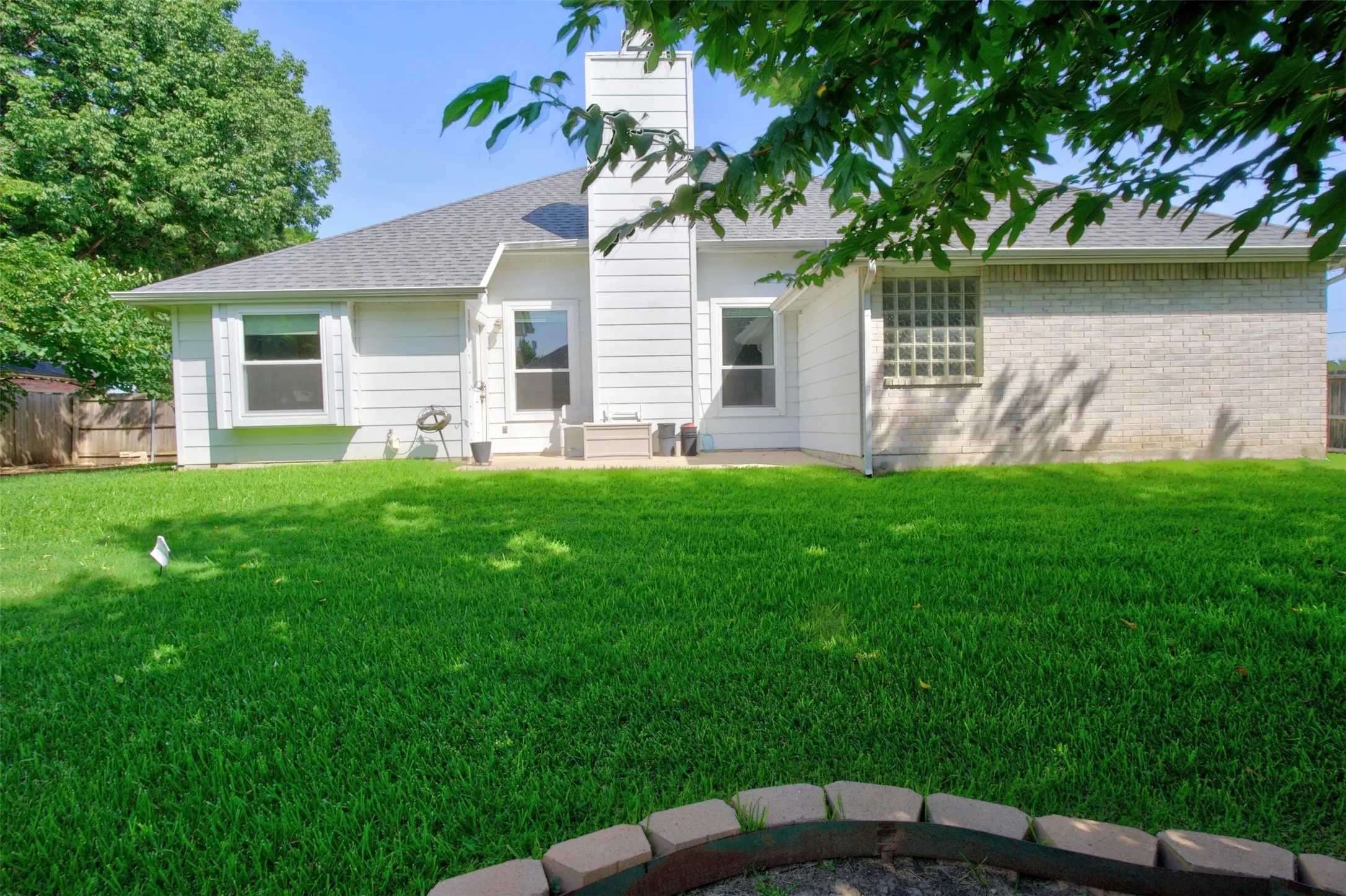 Single Family Residence For Sale in Tarrant County , 1005 Wilderness Trail, Crowley, Texas 76036, 4 Bedroom, 3 Bathroom, 3 Garage spaces, 2,417 Sqft, built in 1997, mls#21315441, Real Estate Agent in Crowley, Homes For Sale in Tarrant county, Homes For Sale in Crowley, Realtor in Crowley Texas, Real Estate Brokerage Independent Realty Texas, Luminita Cordes Realtor